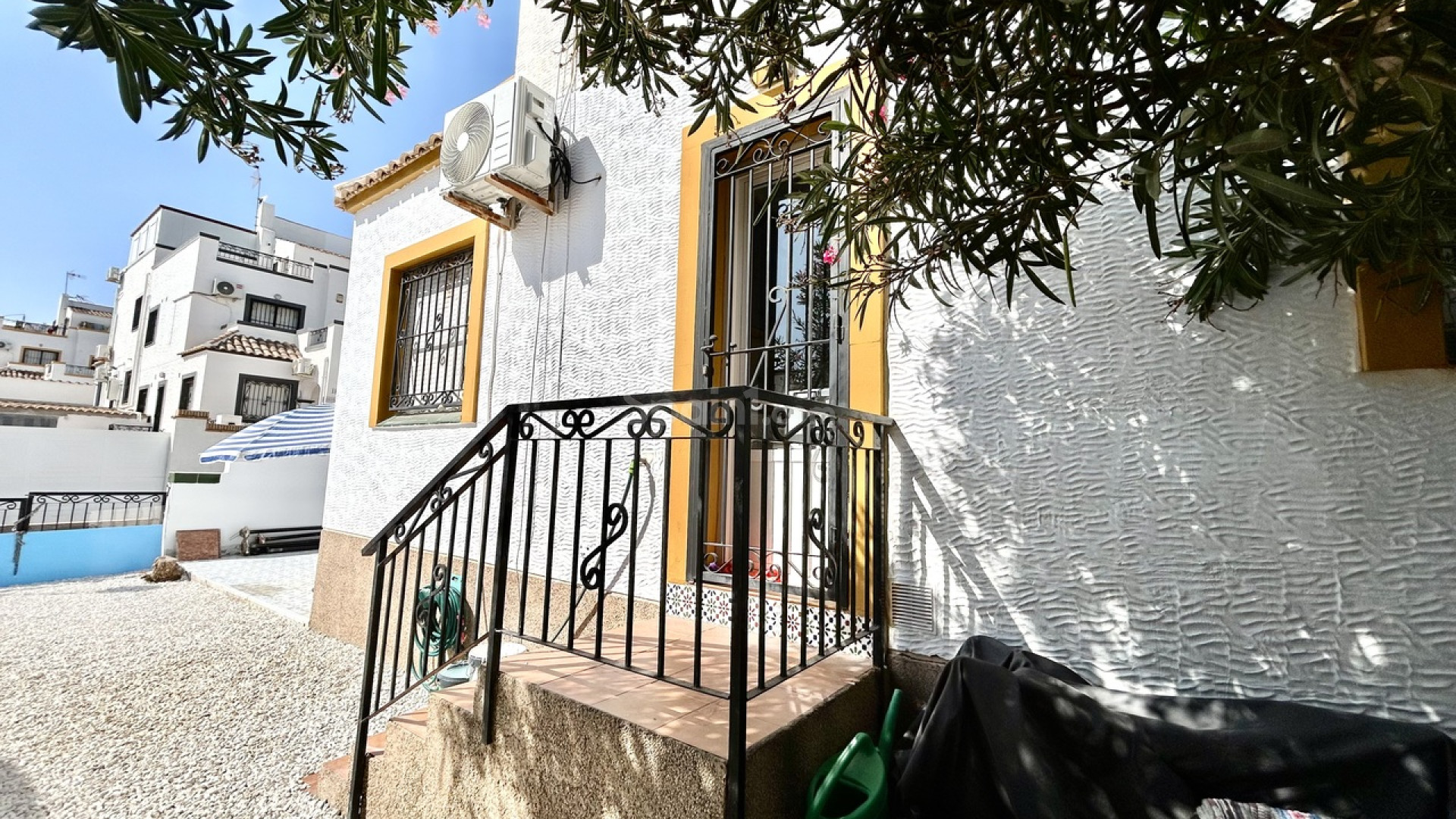Resale - Stadthaus -
Los Altos