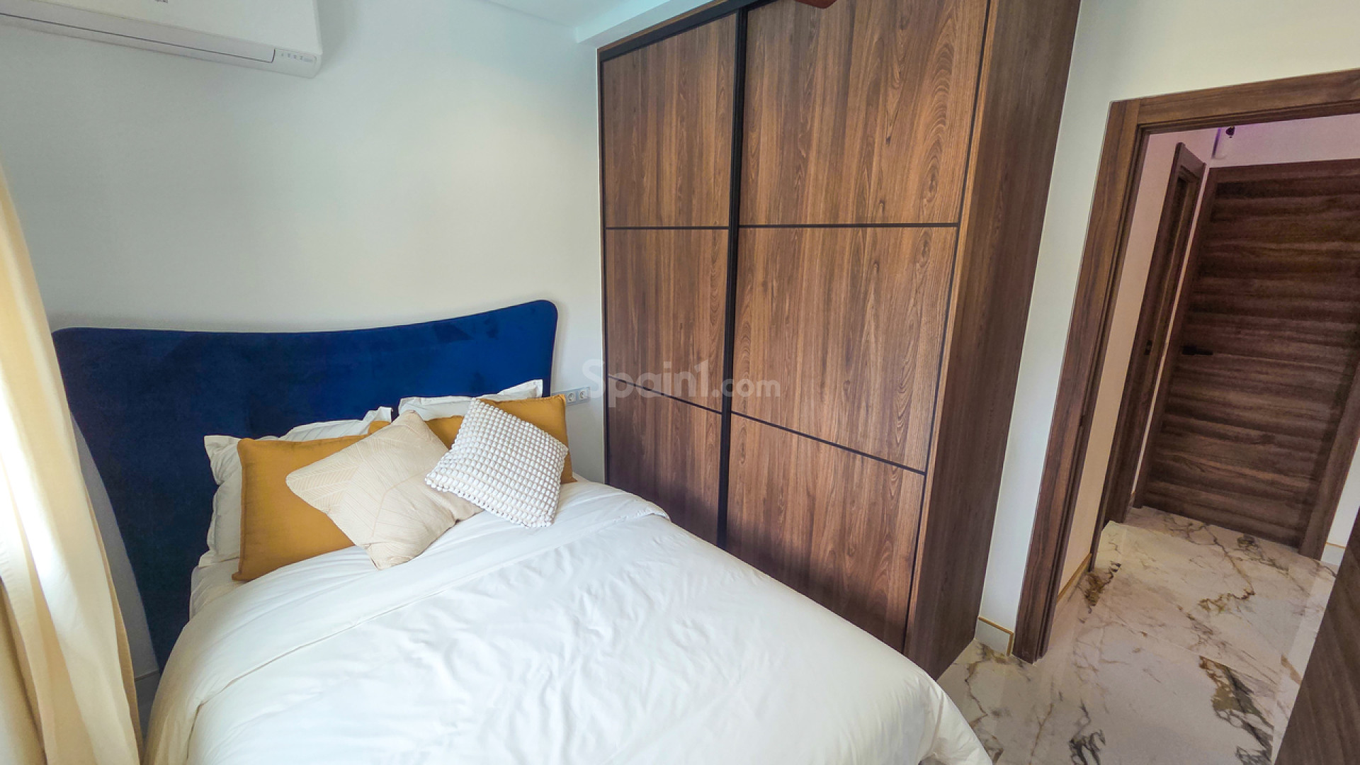 Resale - Stadthaus -
Los Urrutias