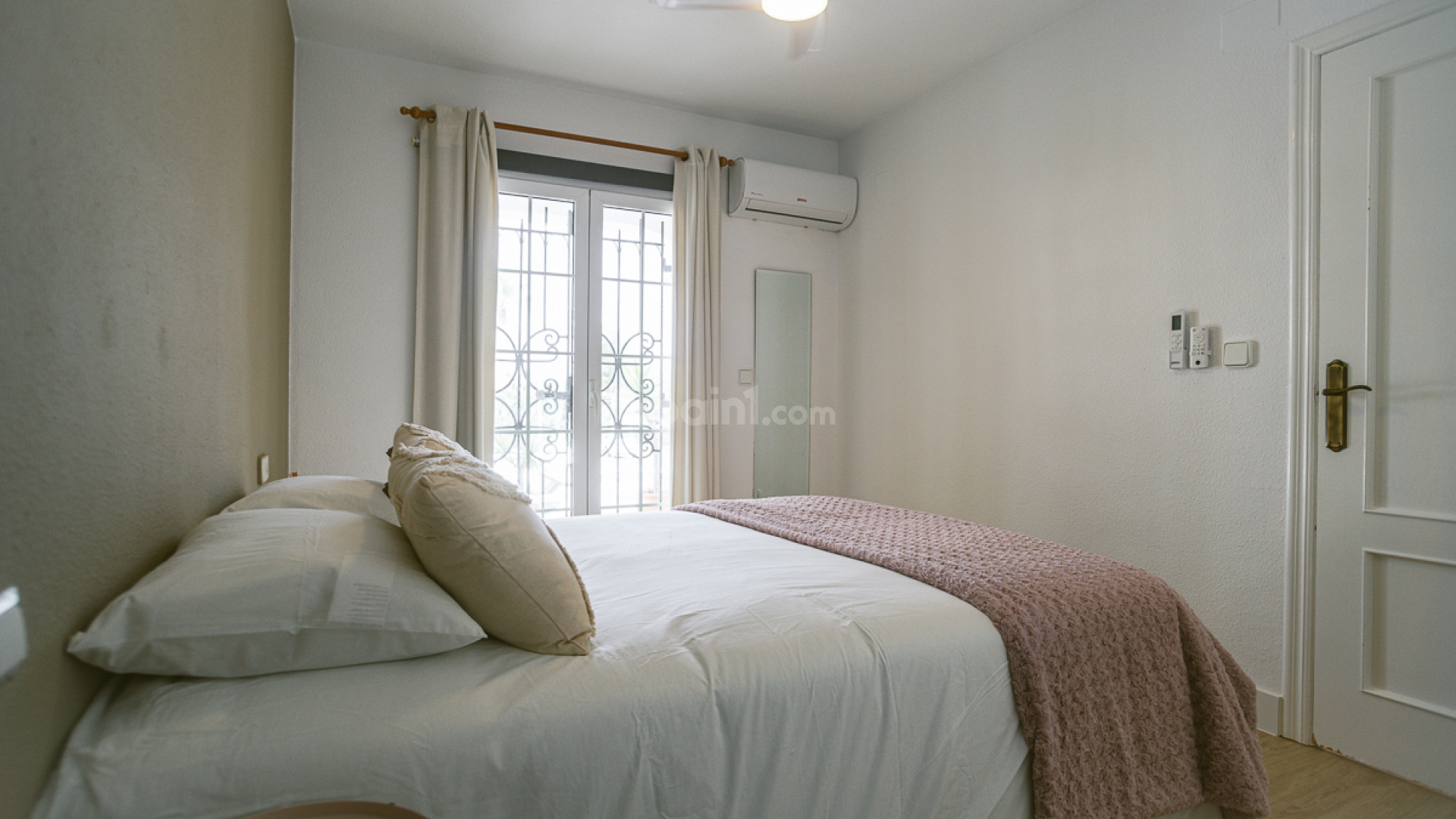 Resale - Stadthaus -
ORIHUELA COSTA - Villa Martin