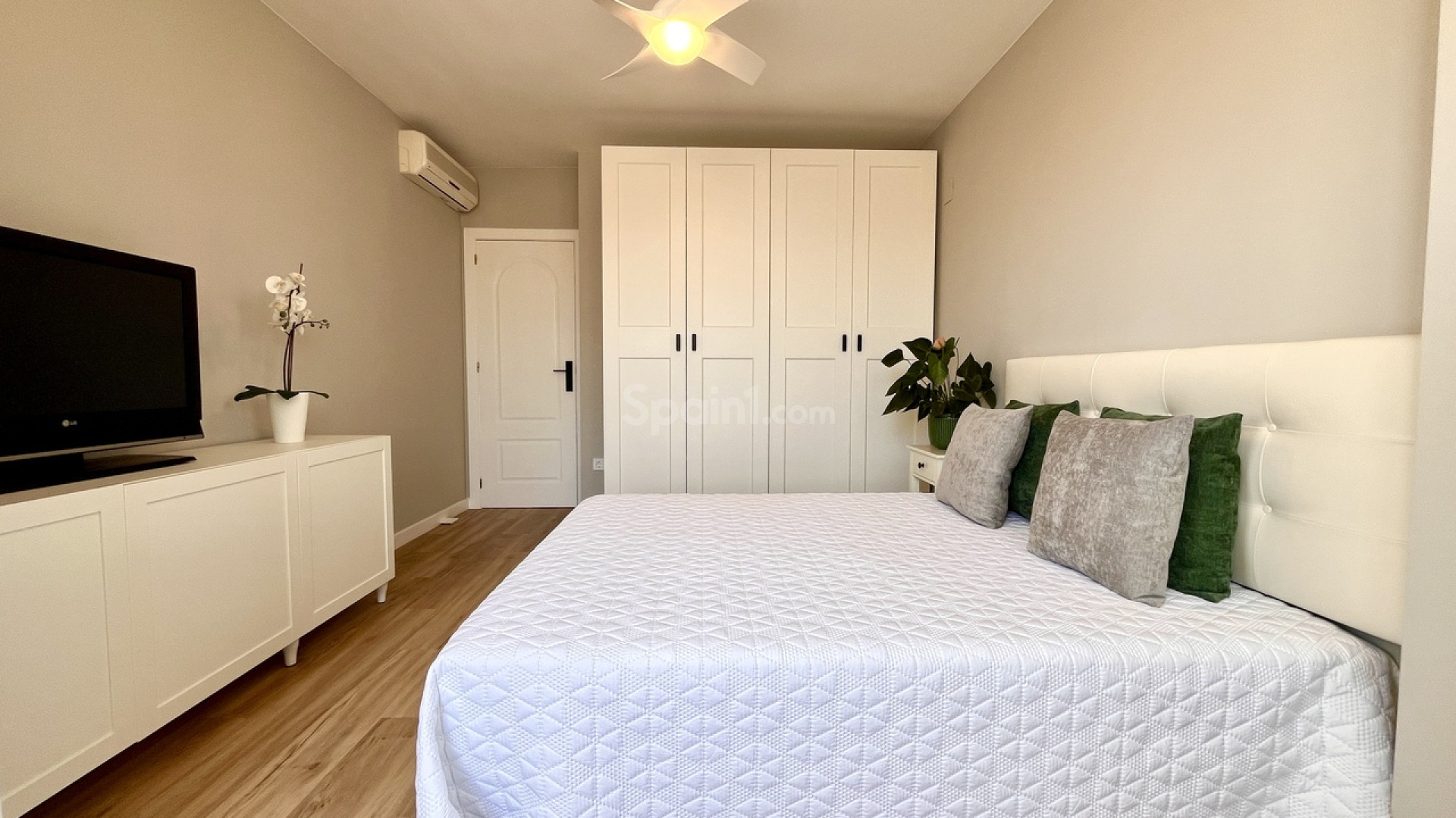 Resale - Stadthaus -
Playa Flamenca