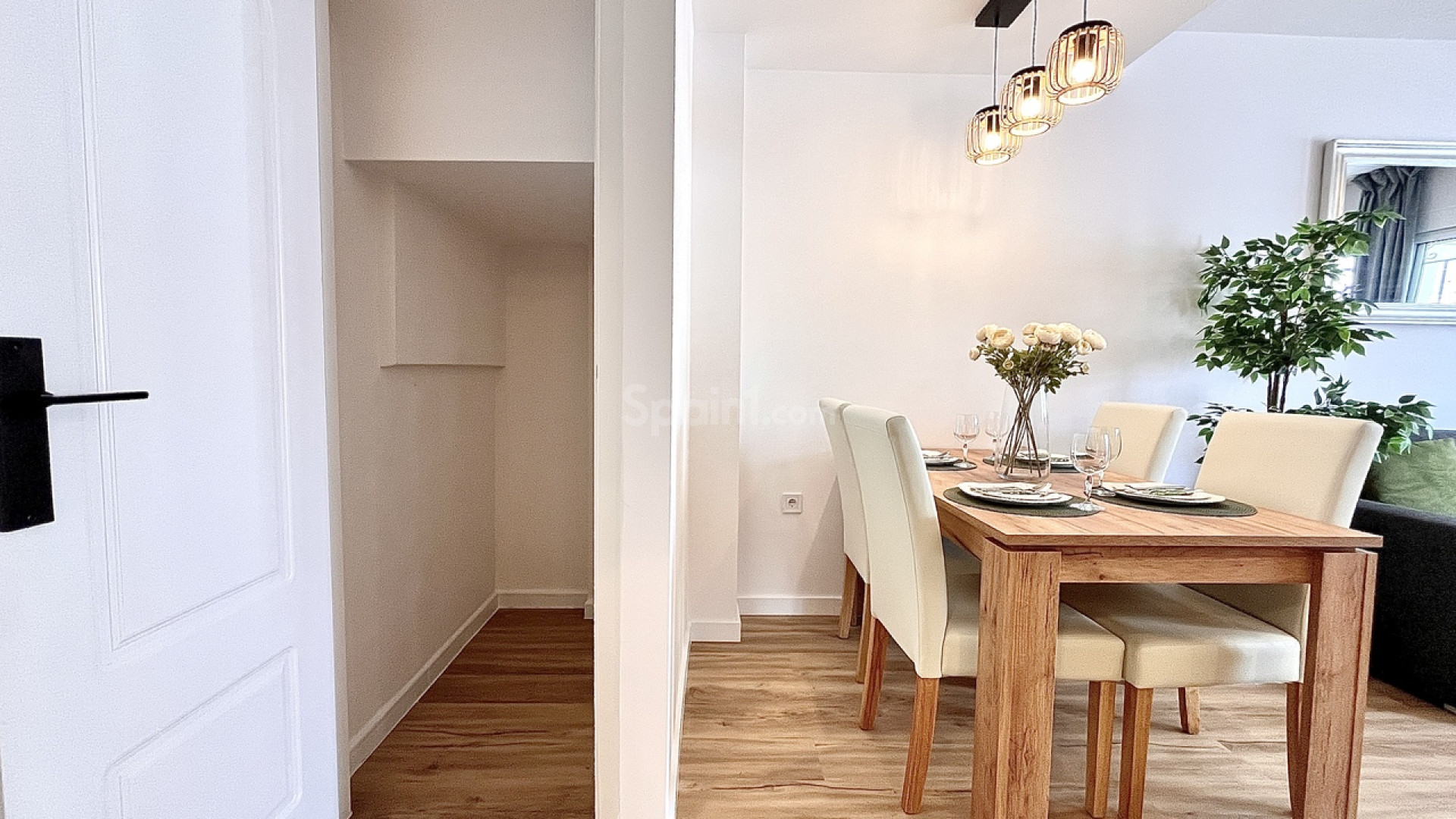 Resale - Stadthaus -
Playa Flamenca