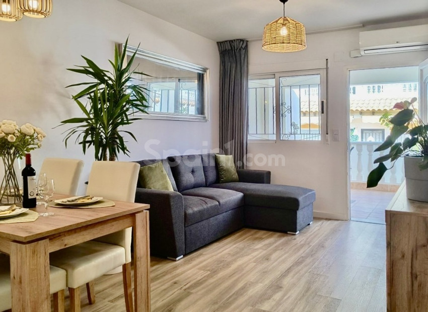 Resale - Stadthaus -
Playa Flamenca