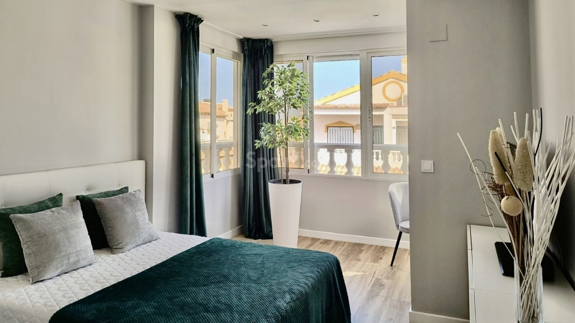 Resale - Stadthaus -
Playa Flamenca