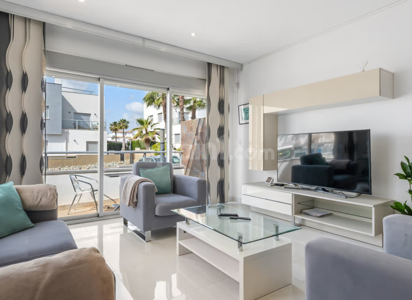 Resale - Stadthaus -
Punta Prima - Marina Med