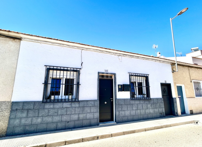 Resale - Stadthaus -
San Miguel de Salinas