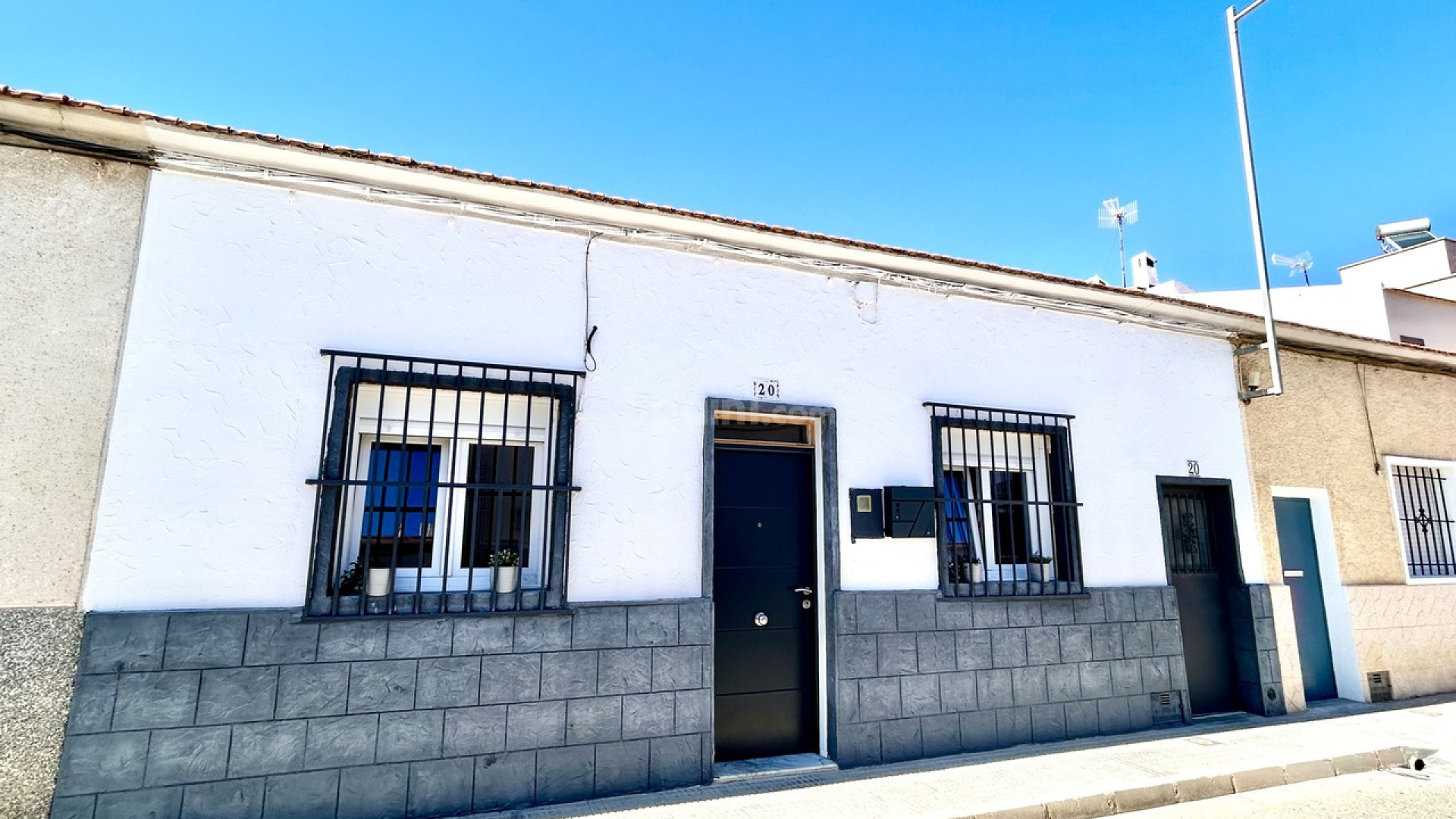 Resale - Stadthaus -
San Miguel de Salinas