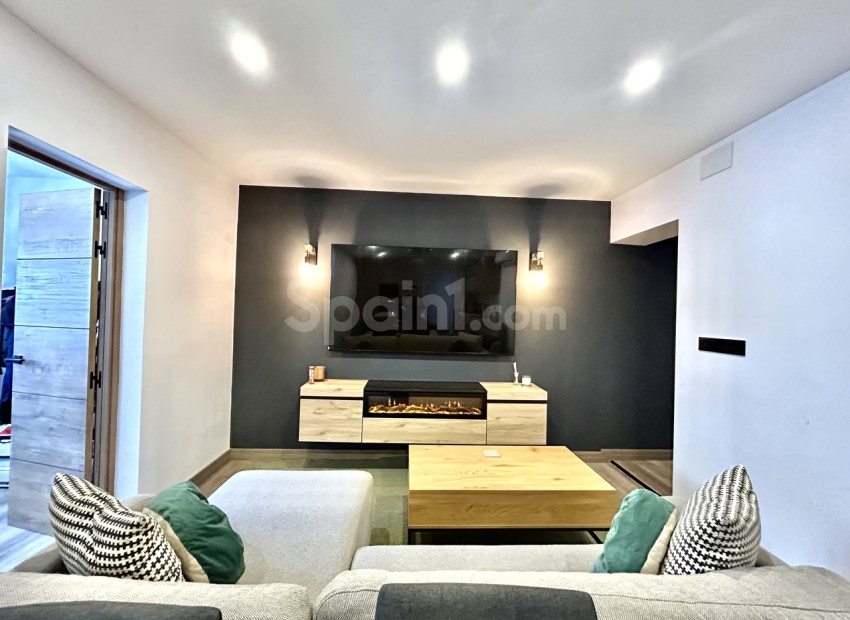 Resale - Stadthaus -
San Miguel de Salinas