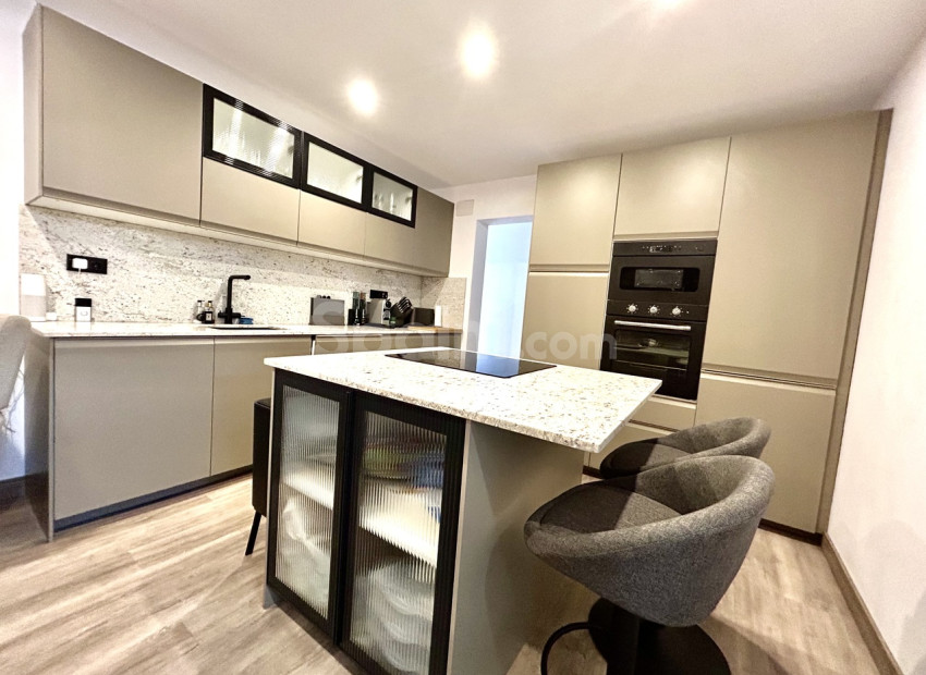 Resale - Stadthaus -
San Miguel de Salinas