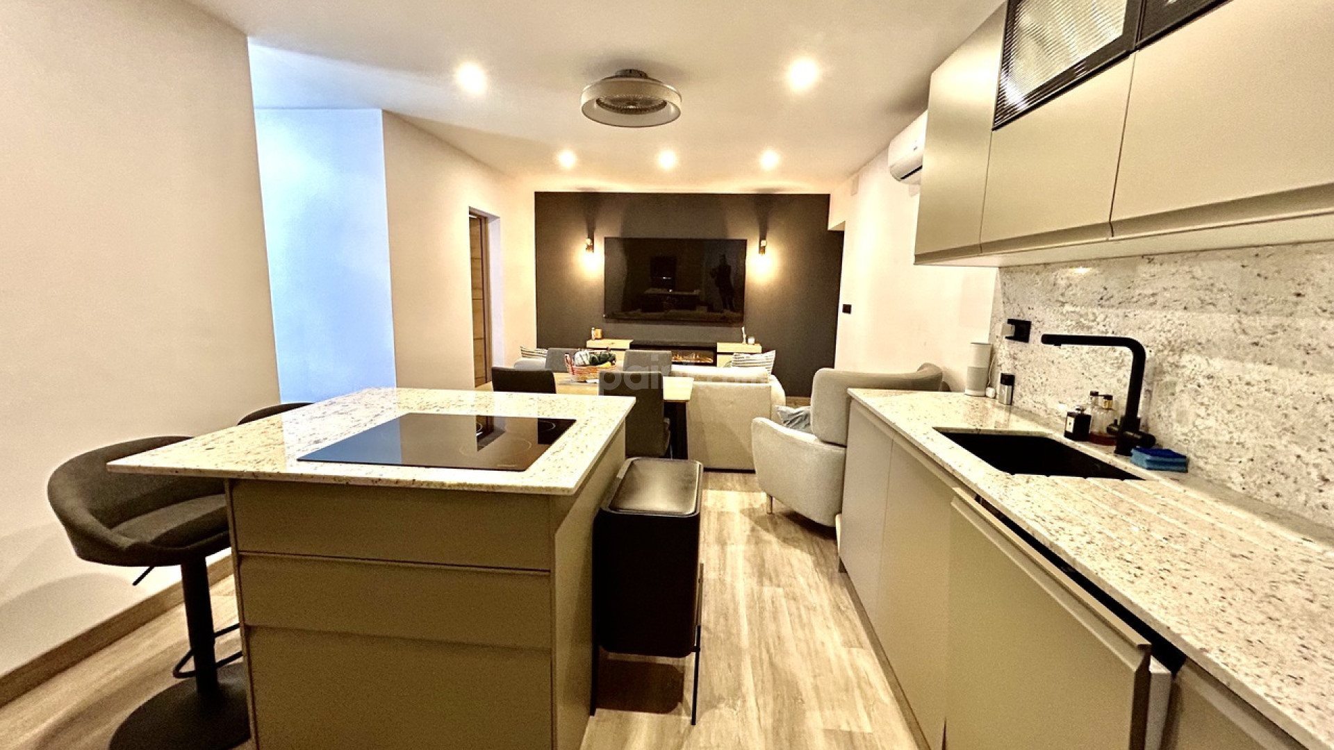 Resale - Stadthaus -
San Miguel de Salinas