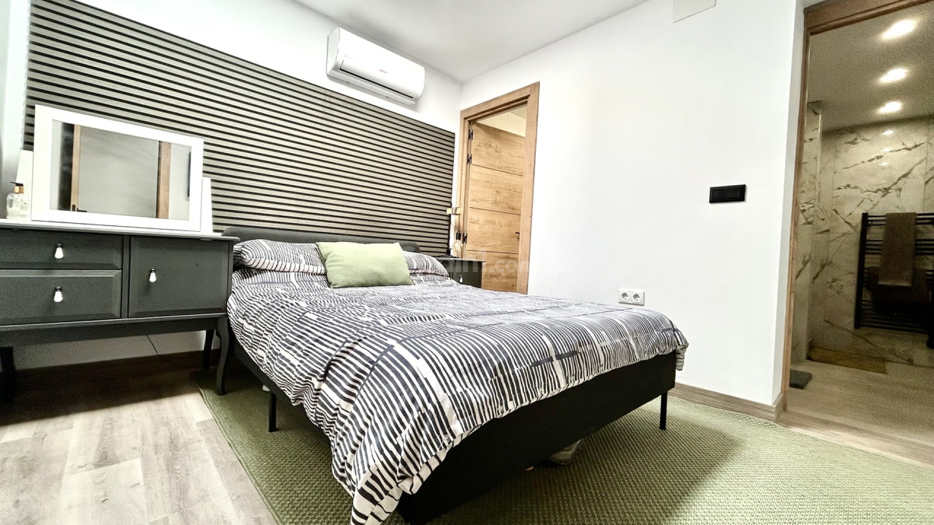 Resale - Stadthaus -
San Miguel de Salinas