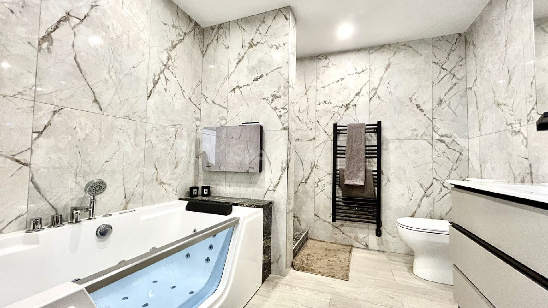 Resale - Stadthaus -
San Miguel de Salinas