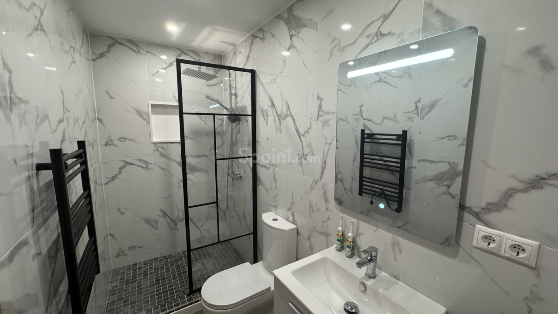 Resale - Stadthaus -
San Miguel de Salinas