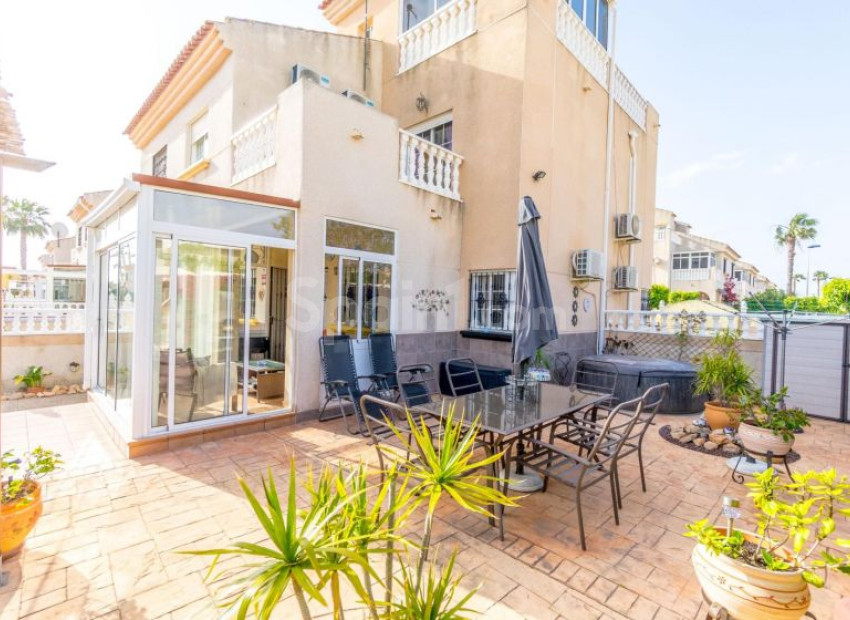 Resale - Stadthaus -
Torrevieja
