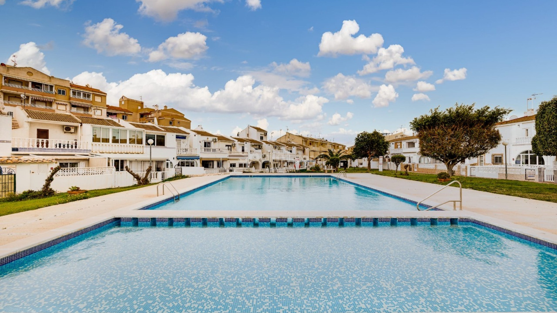 Resale - Stadthaus -
Torrevieja