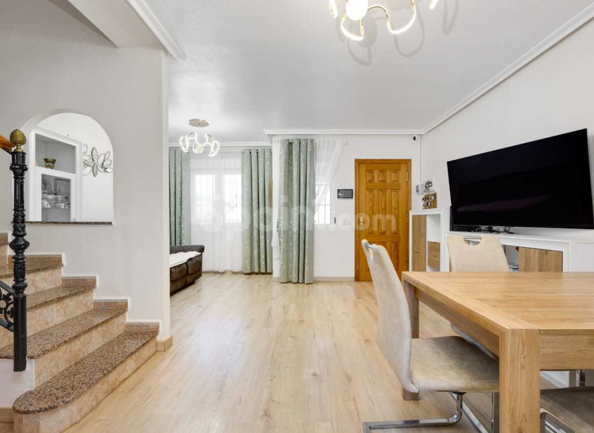 Resale - Stadthaus -
Torrevieja