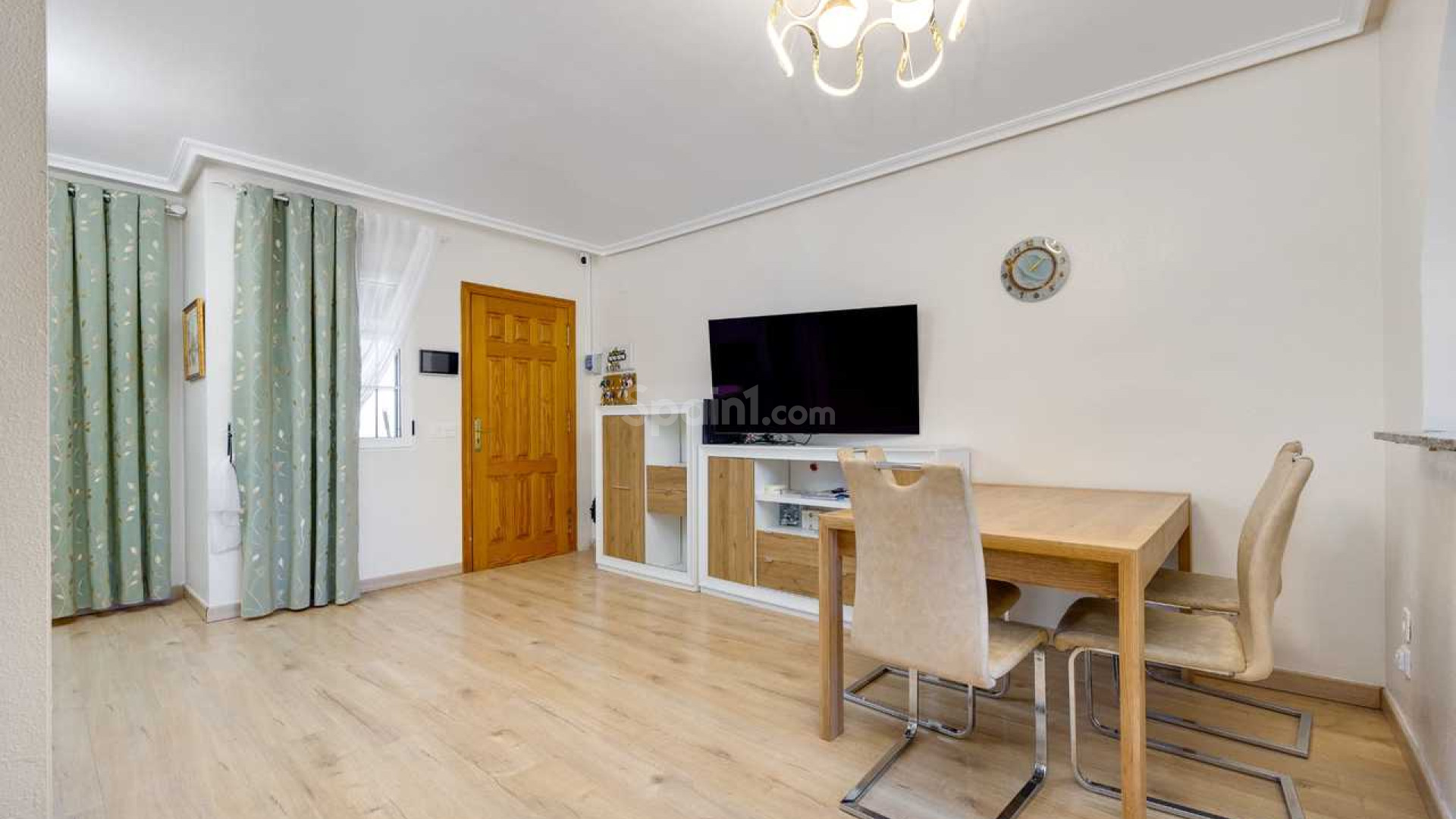 Resale - Stadthaus -
Torrevieja