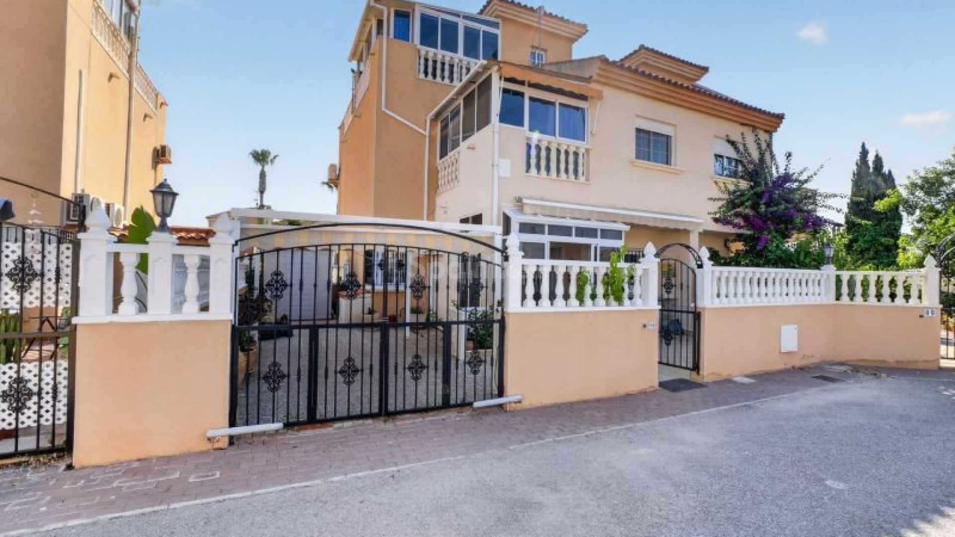 Resale - Stadthaus -
Torrevieja