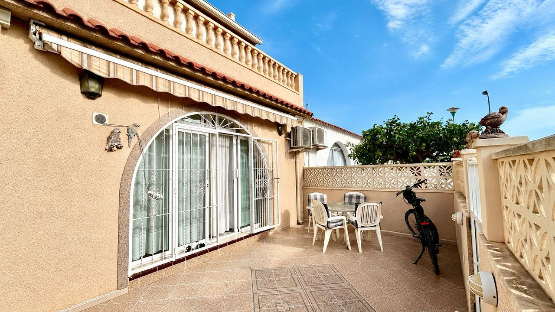 Resale - Stadthaus -
Torrevieja