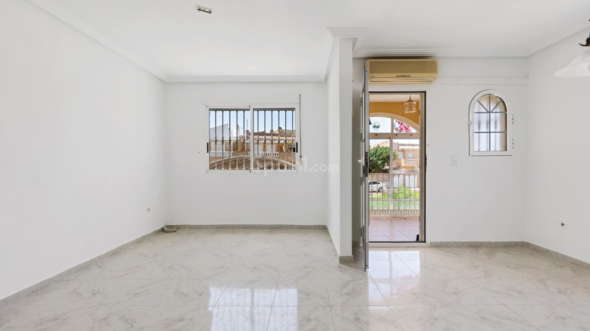 Resale - Stadthaus -
Torrevieja