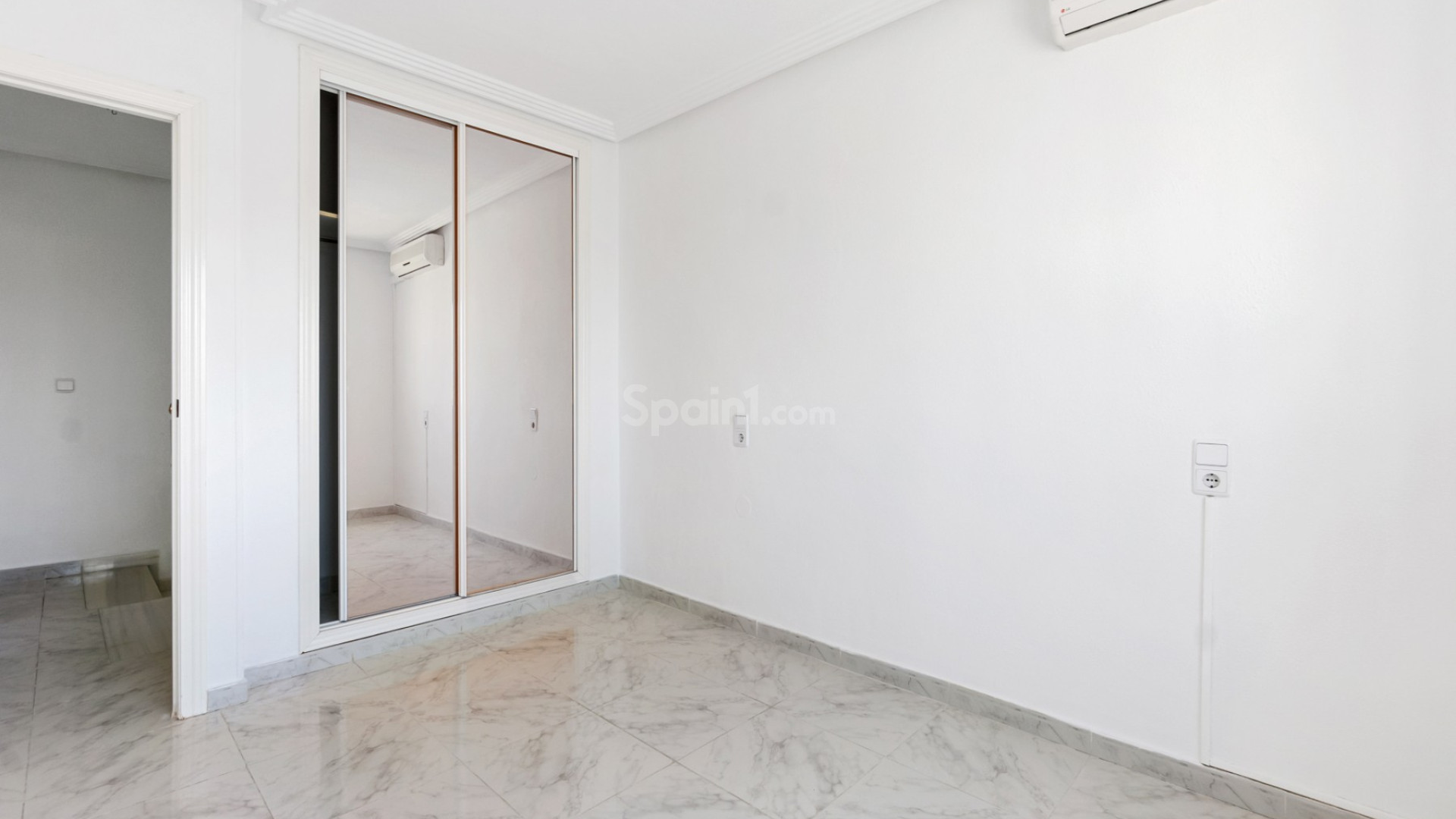 Resale - Stadthaus -
Torrevieja