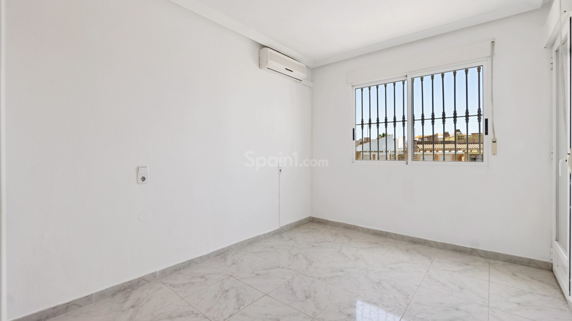 Resale - Stadthaus -
Torrevieja