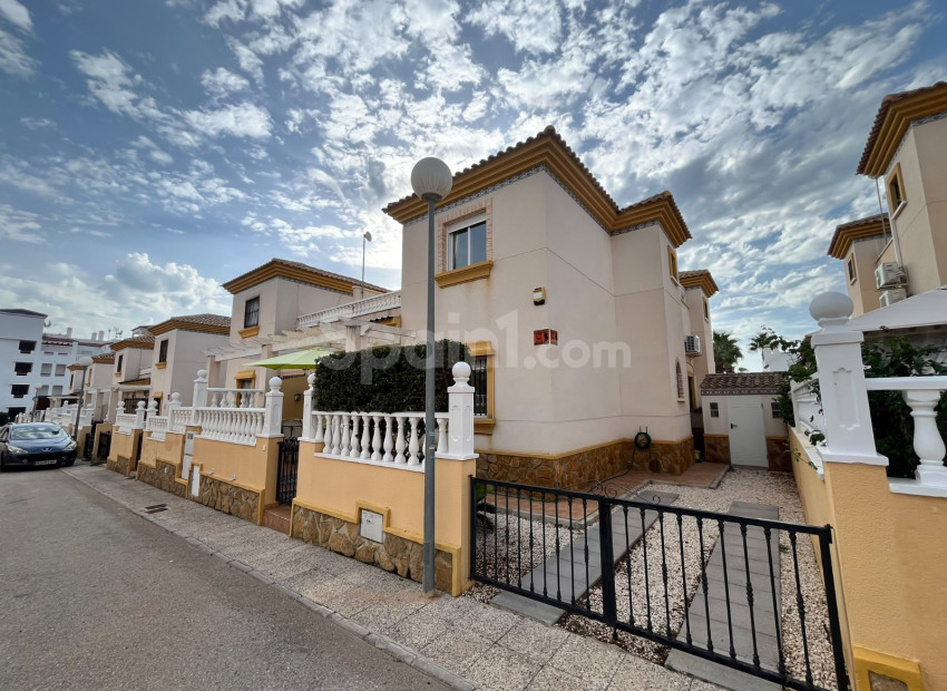 Resale - Stadthaus -
Villamartin - PAU 8