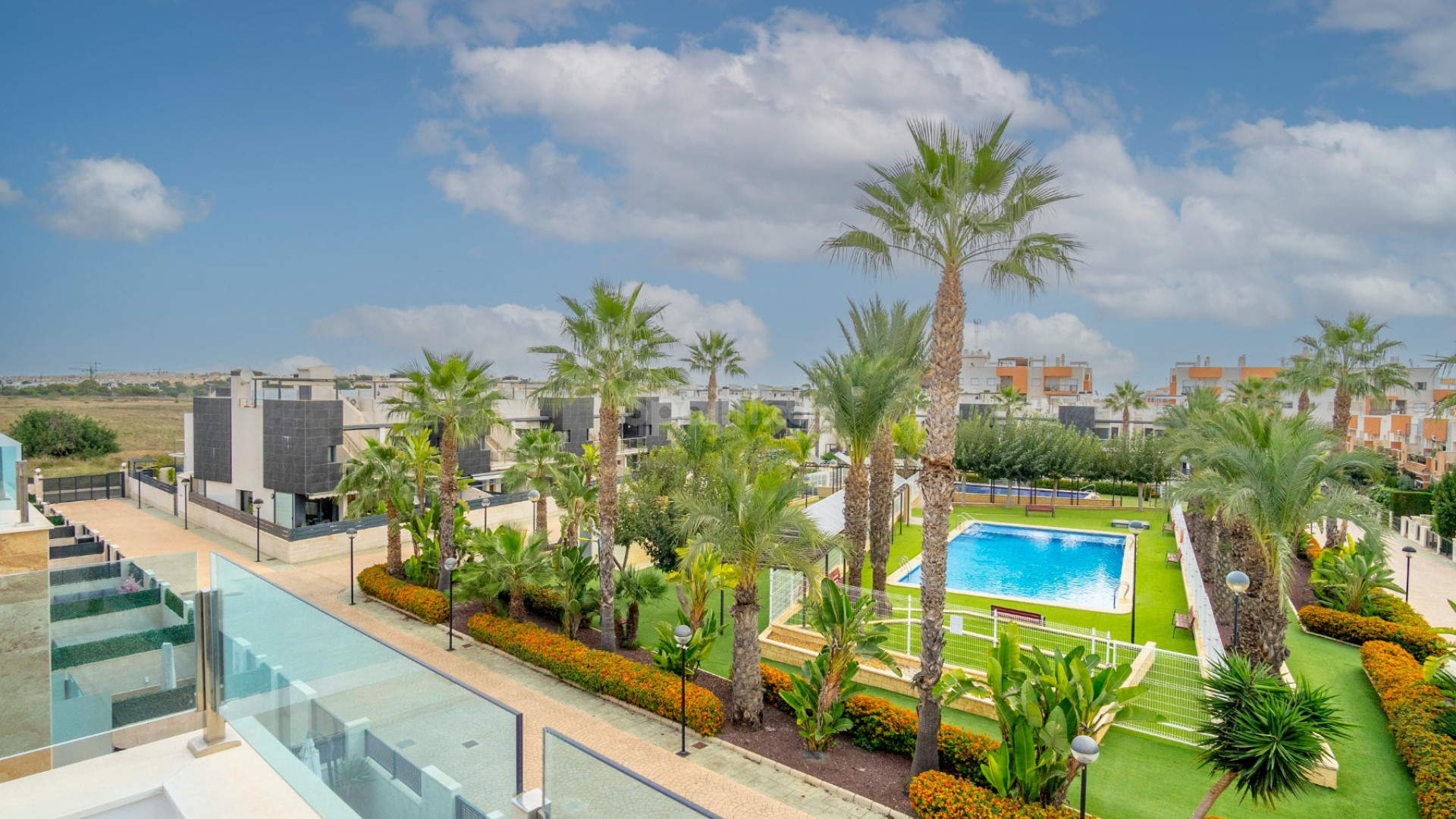 Resale - Townhouse -
Alicante - Villamartin