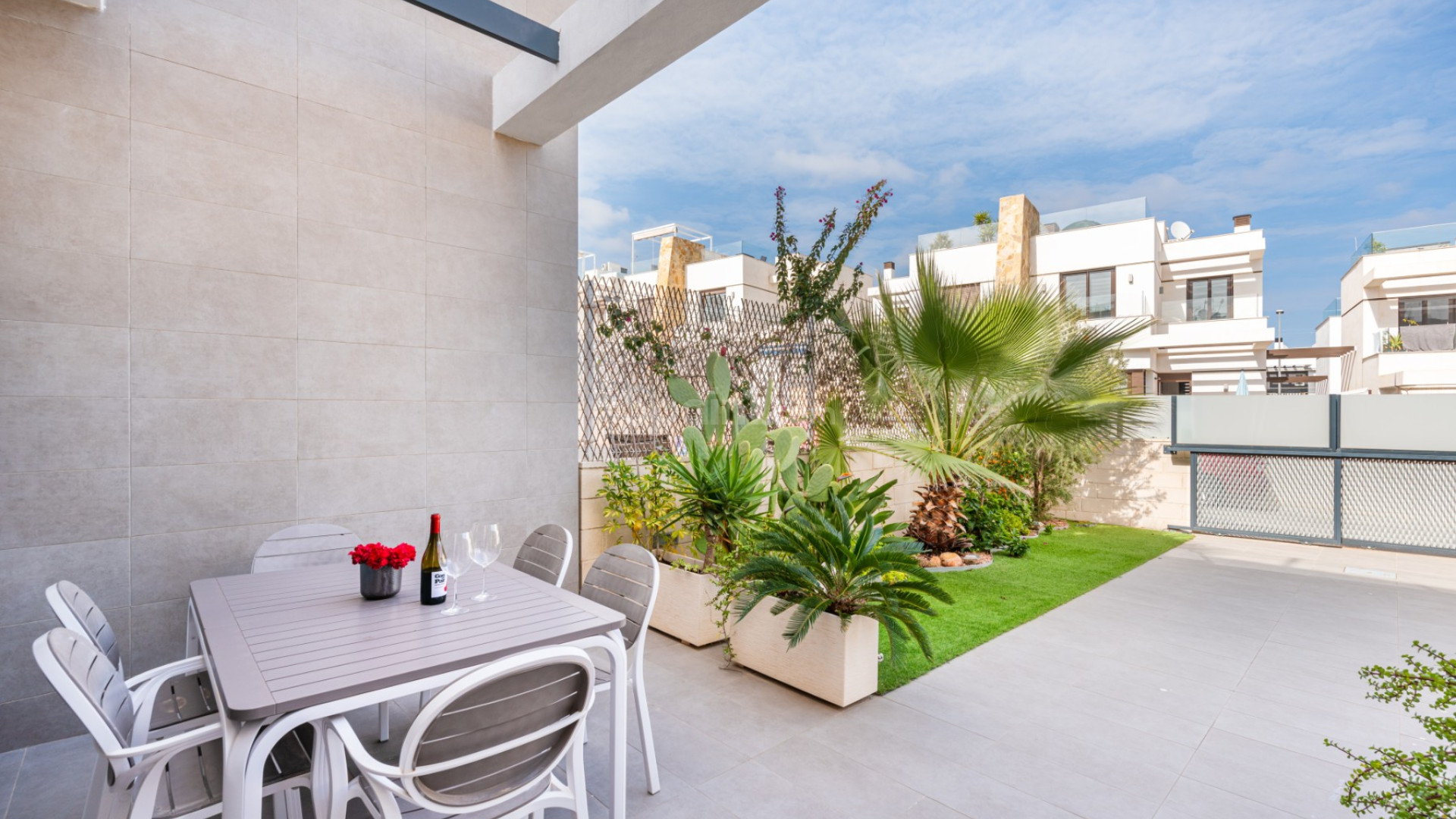 Resale - Townhouse -
Alicante - Villamartin