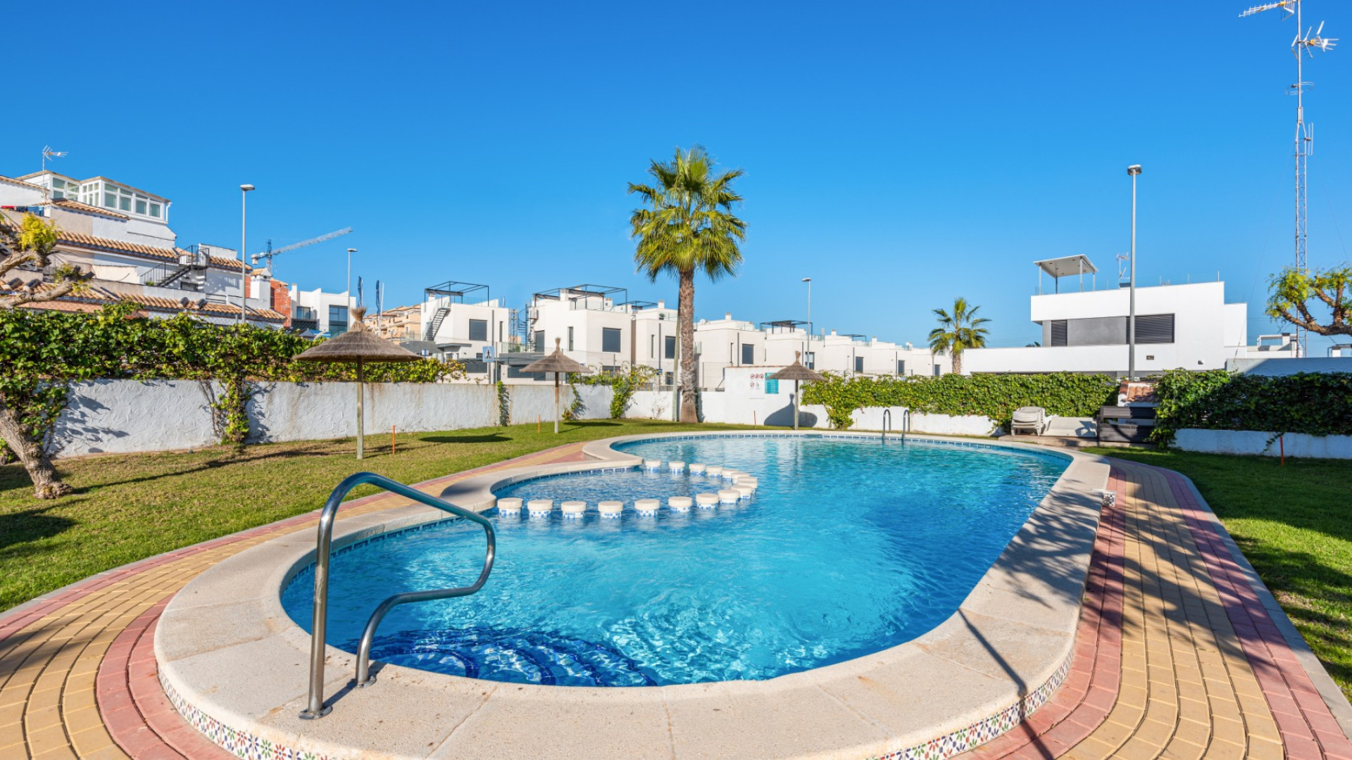 Resale - Townhouse -
Alicante - Villamartin