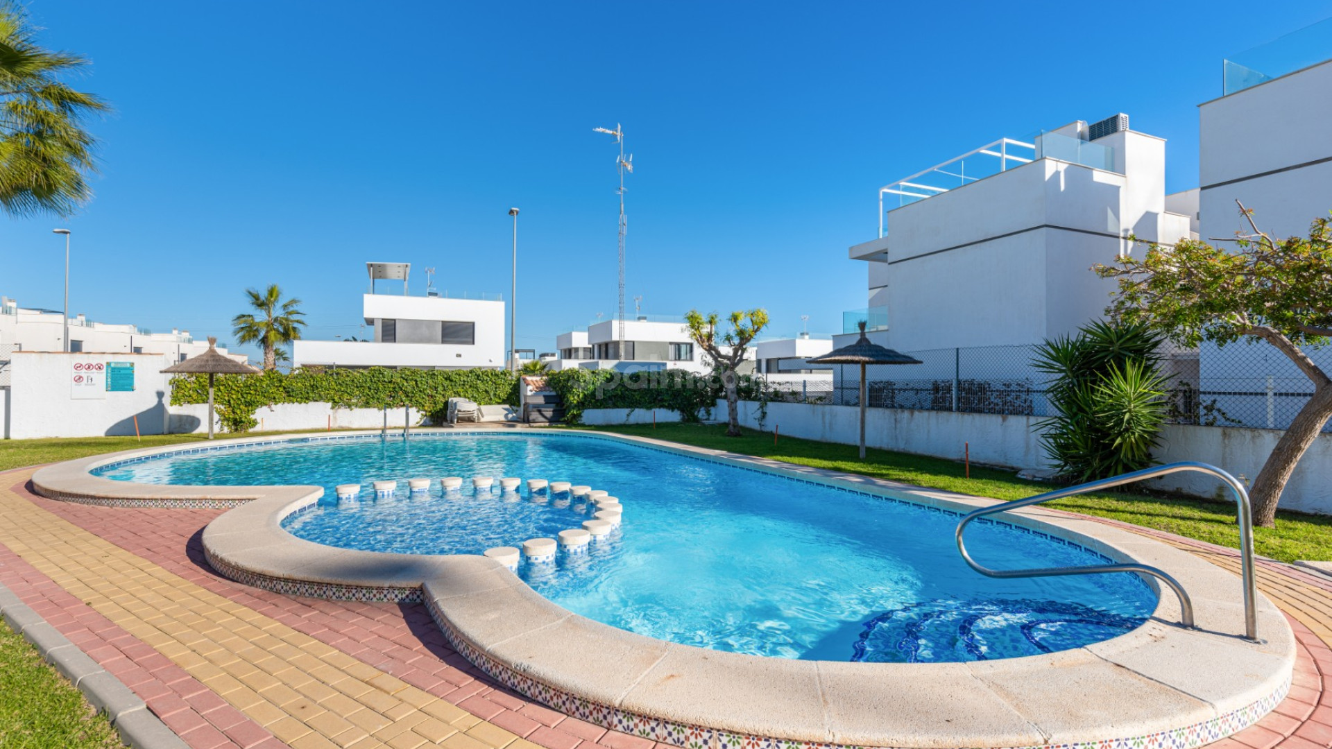 Resale - Townhouse -
Alicante - Villamartin