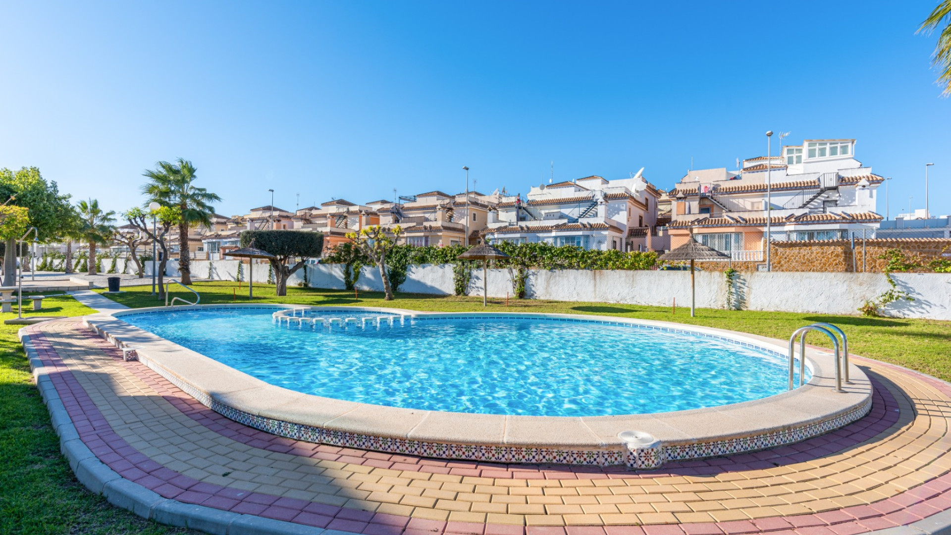 Resale - Townhouse -
Alicante - Villamartin