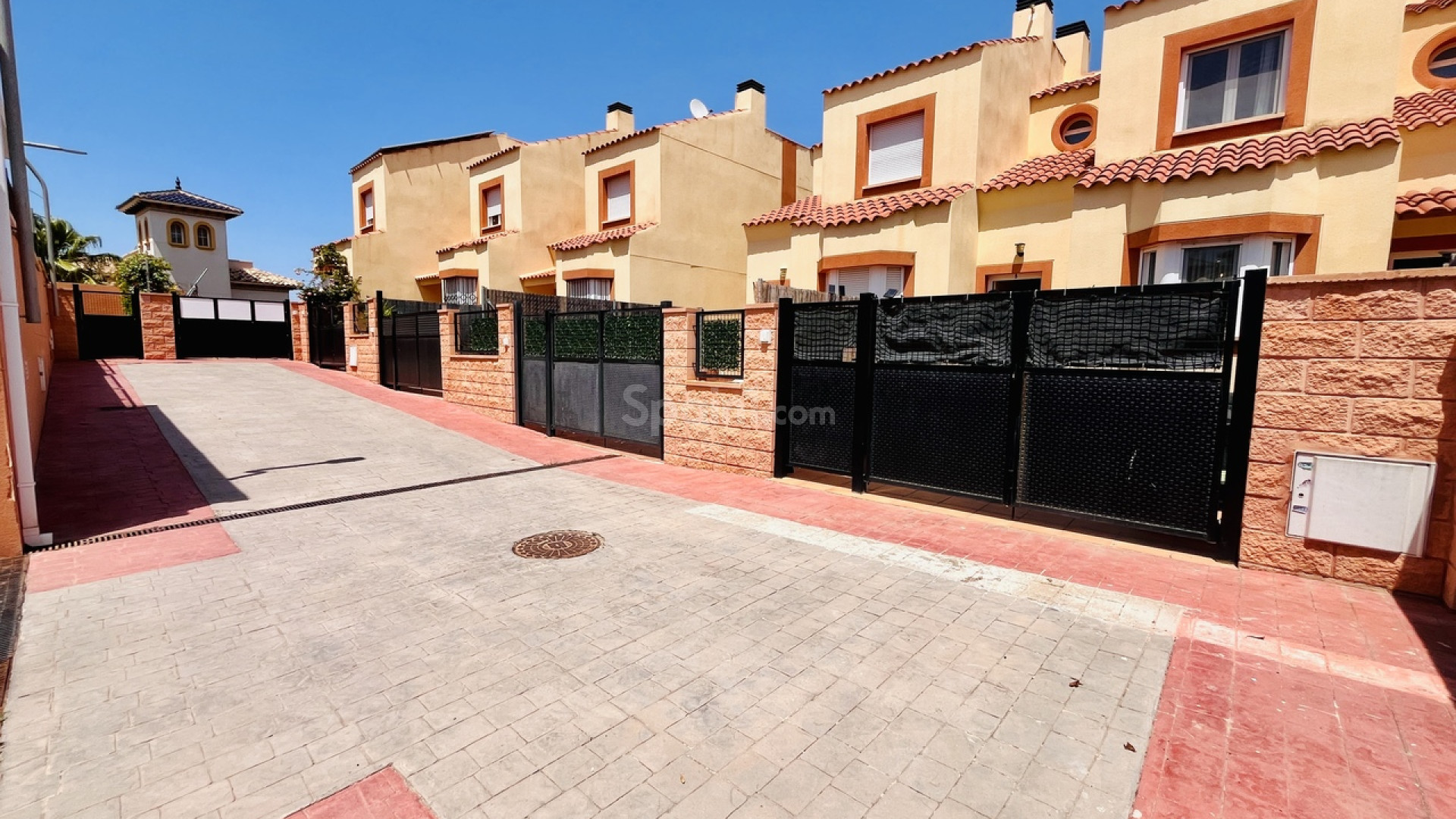 Resale - Townhouse -
Cabo Roig