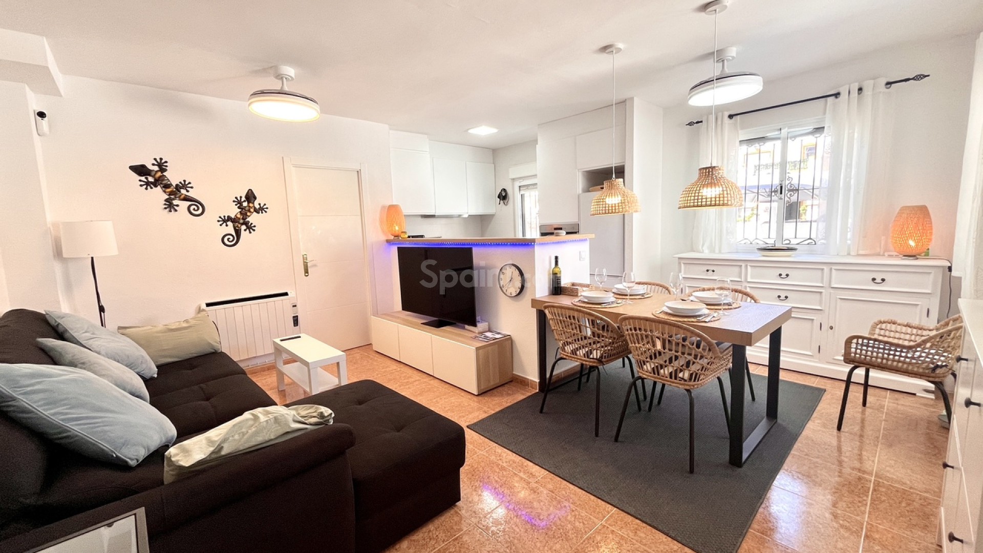 Resale - Townhouse -
Entre Naranjos