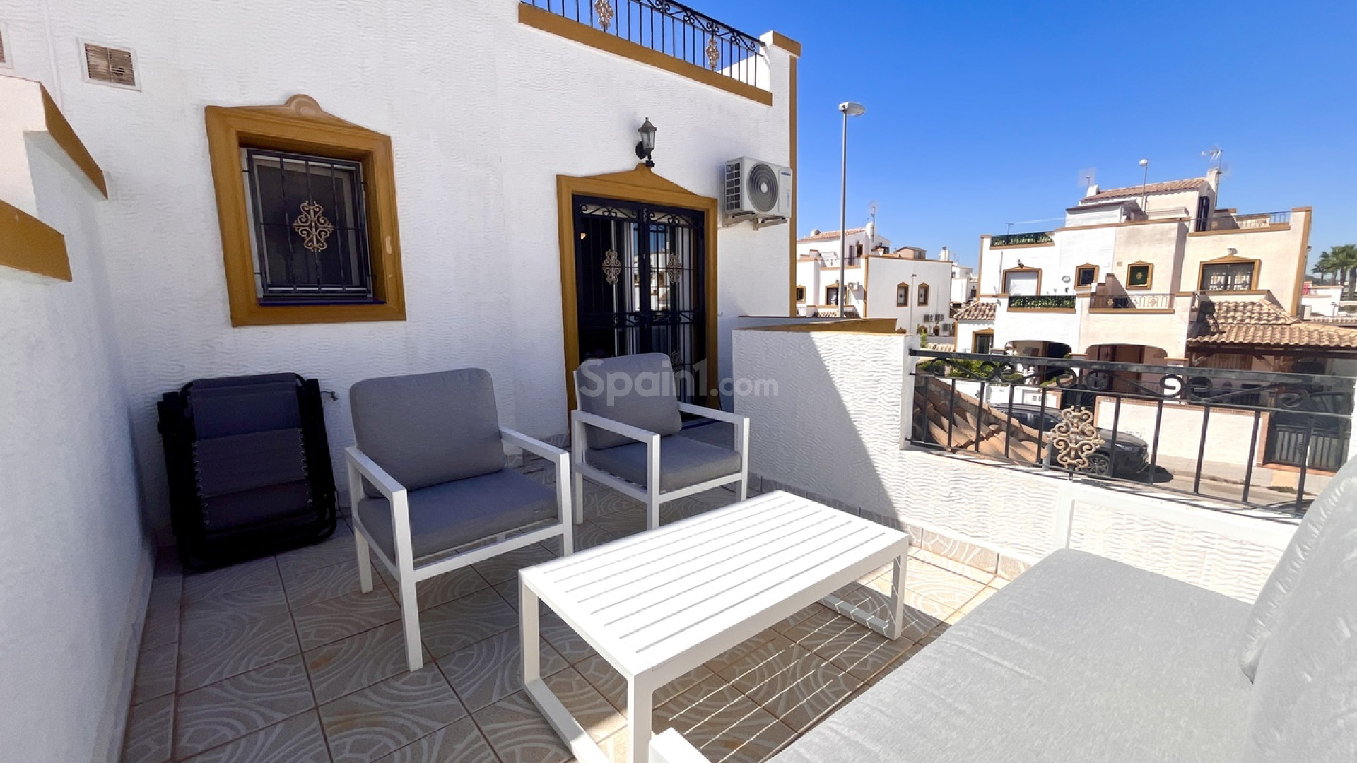 Resale - Townhouse -
Entre Naranjos