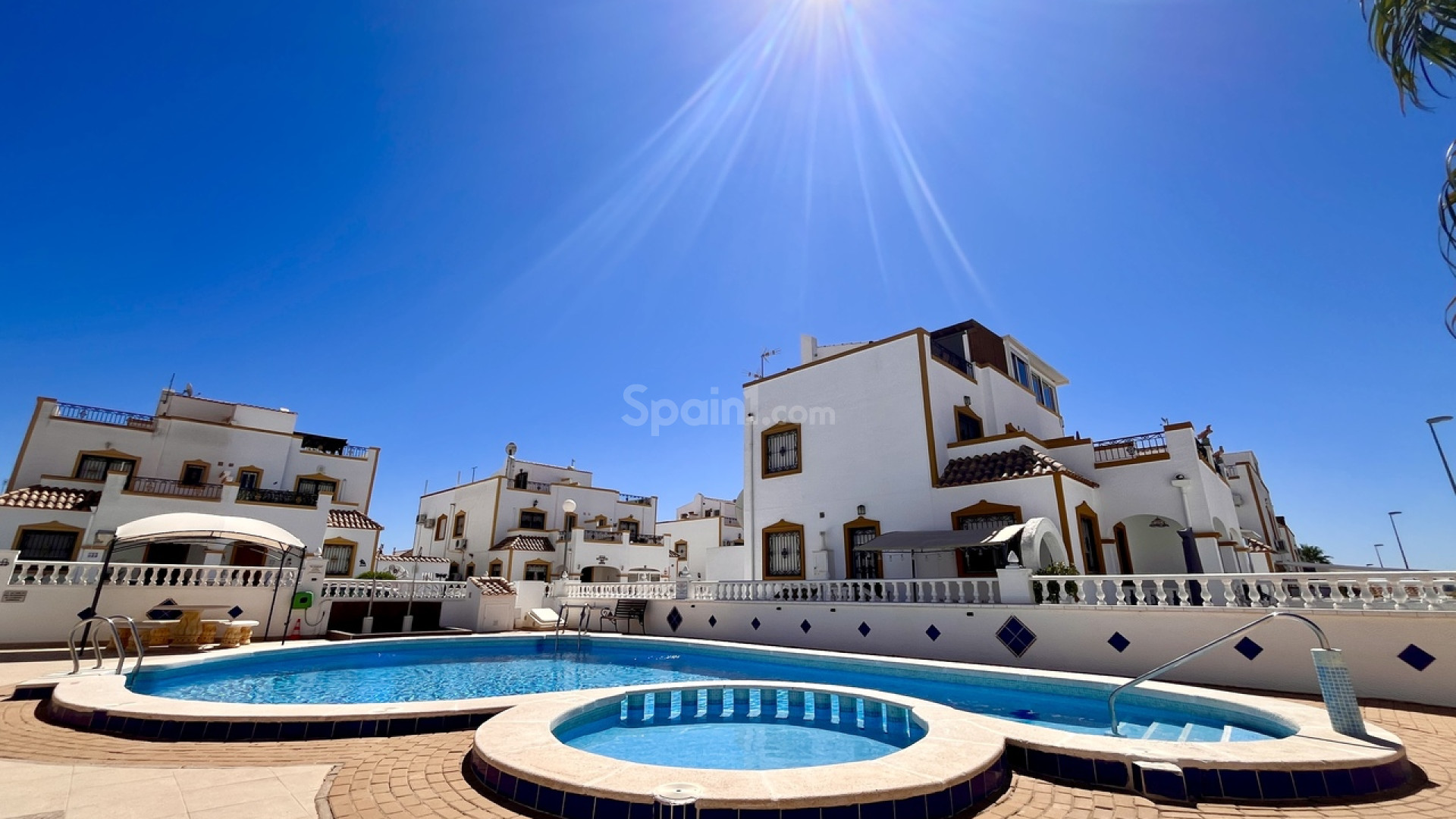 Resale - Townhouse -
Entre Naranjos