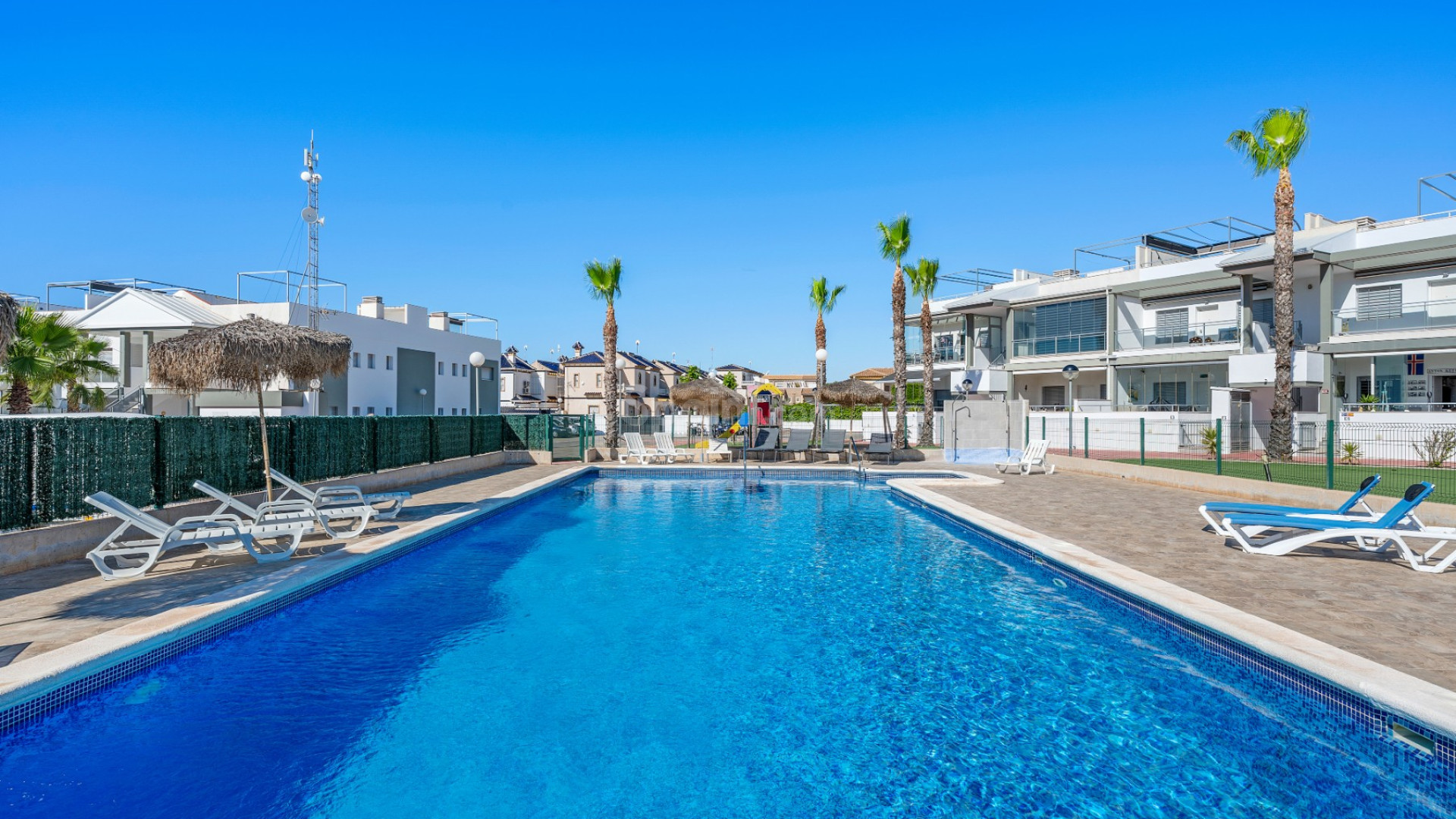 Resale - Townhouse -
La Florida
