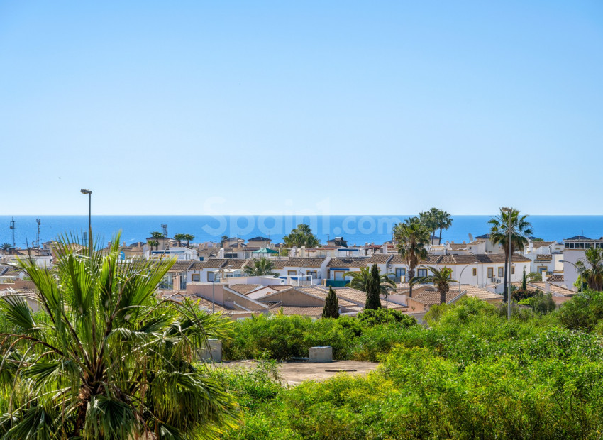 Resale - Townhouse -
La Florida
