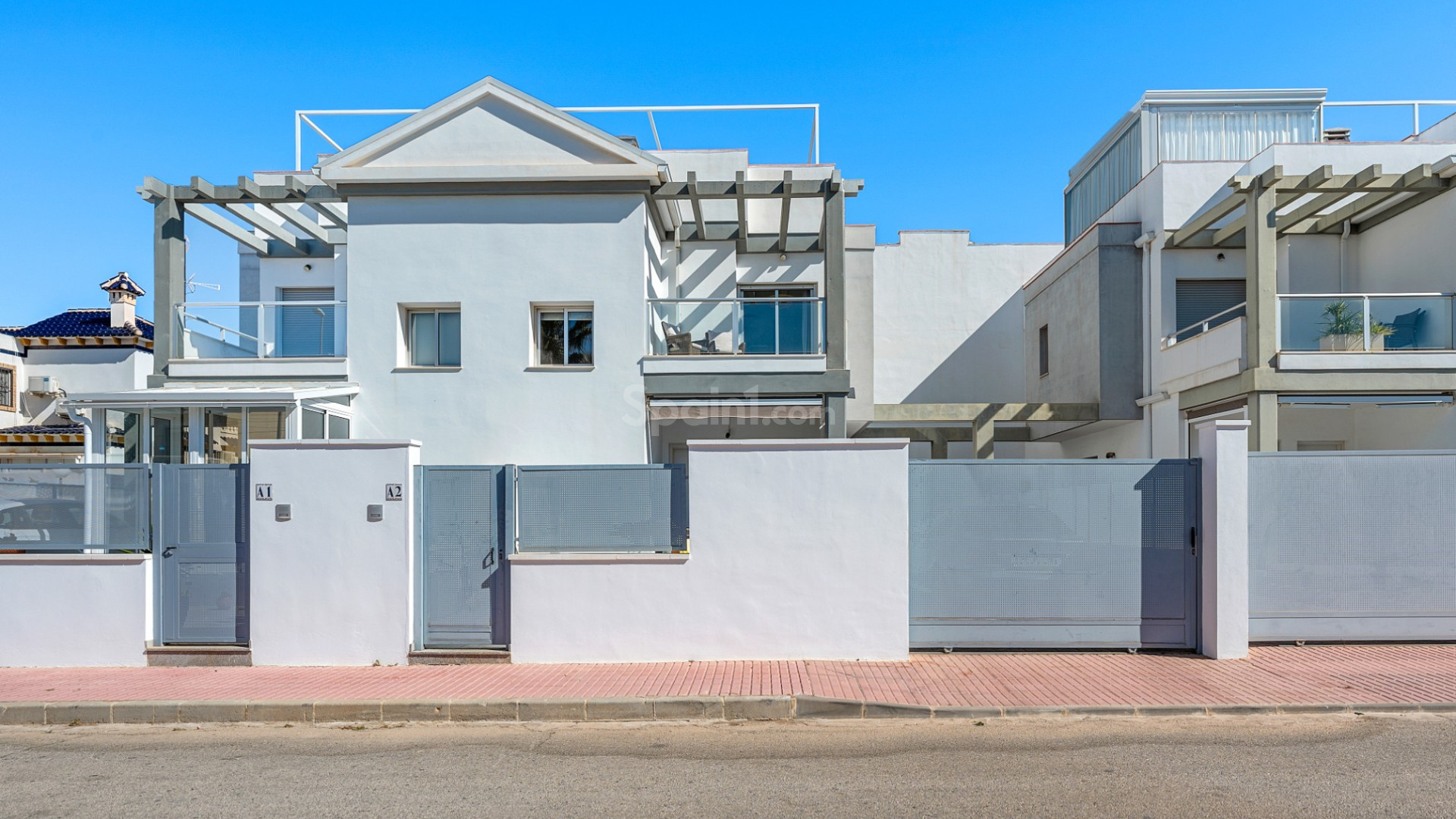 Resale - Townhouse -
La Florida