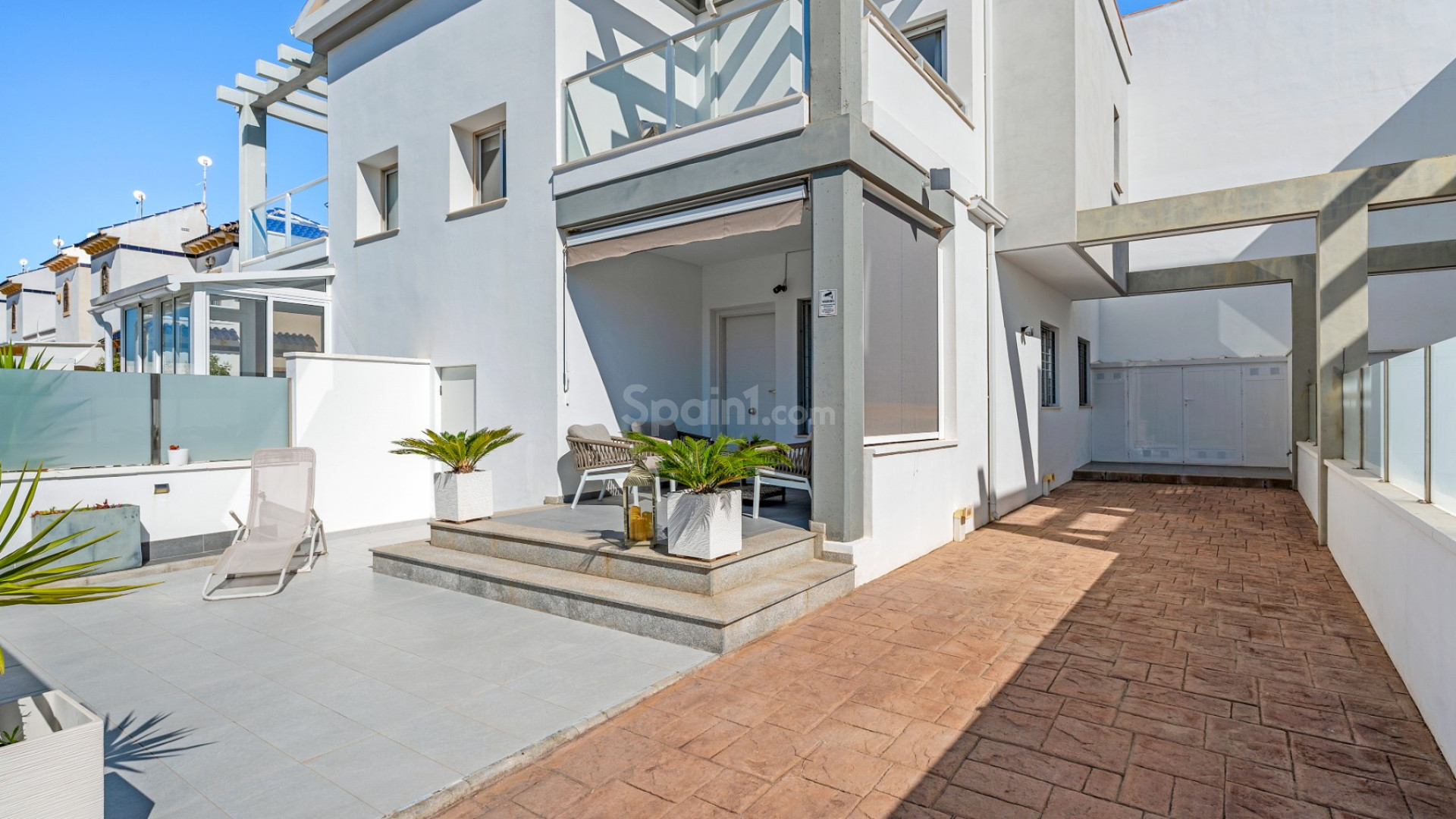 Resale - Townhouse -
La Florida