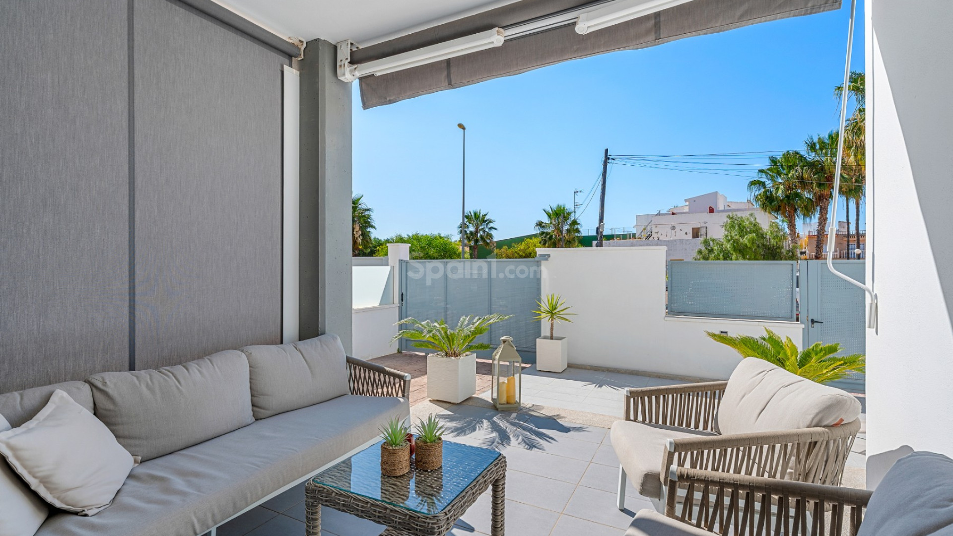 Resale - Townhouse -
La Florida