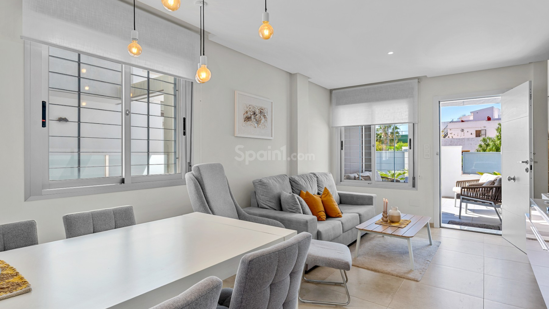 Resale - Townhouse -
La Florida