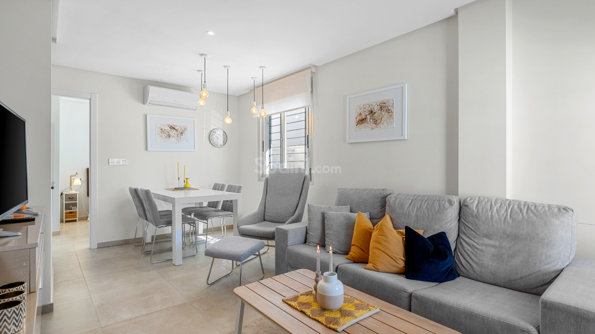 Resale - Townhouse -
La Florida