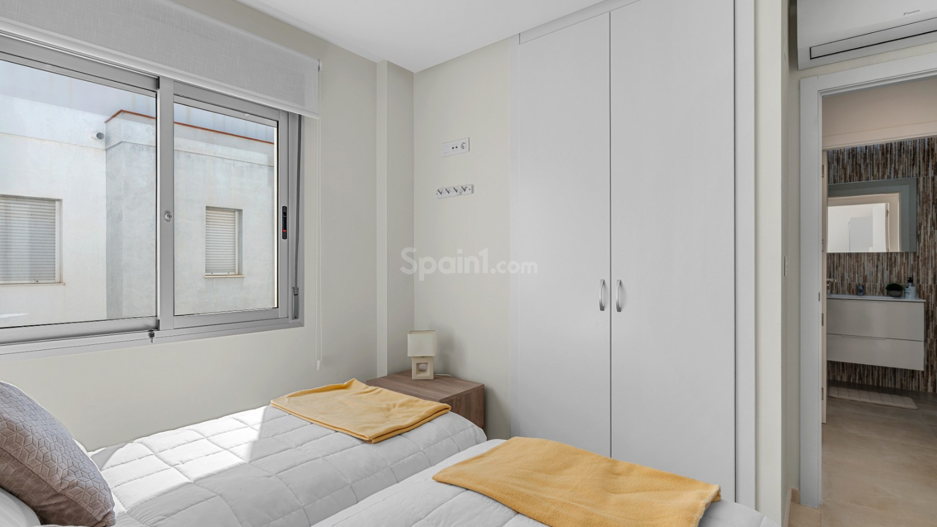 Resale - Townhouse -
La Florida