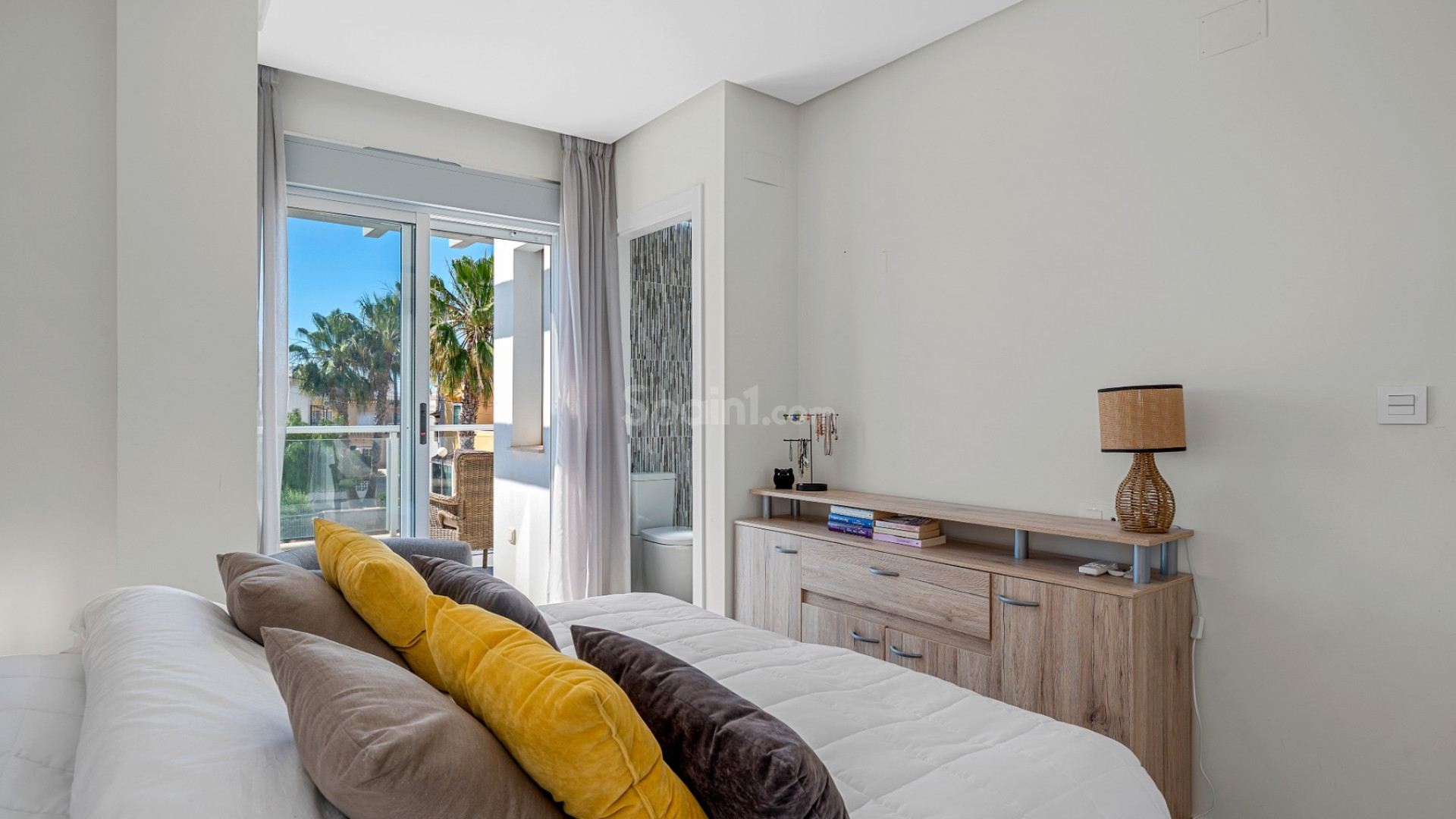 Resale - Townhouse -
La Florida