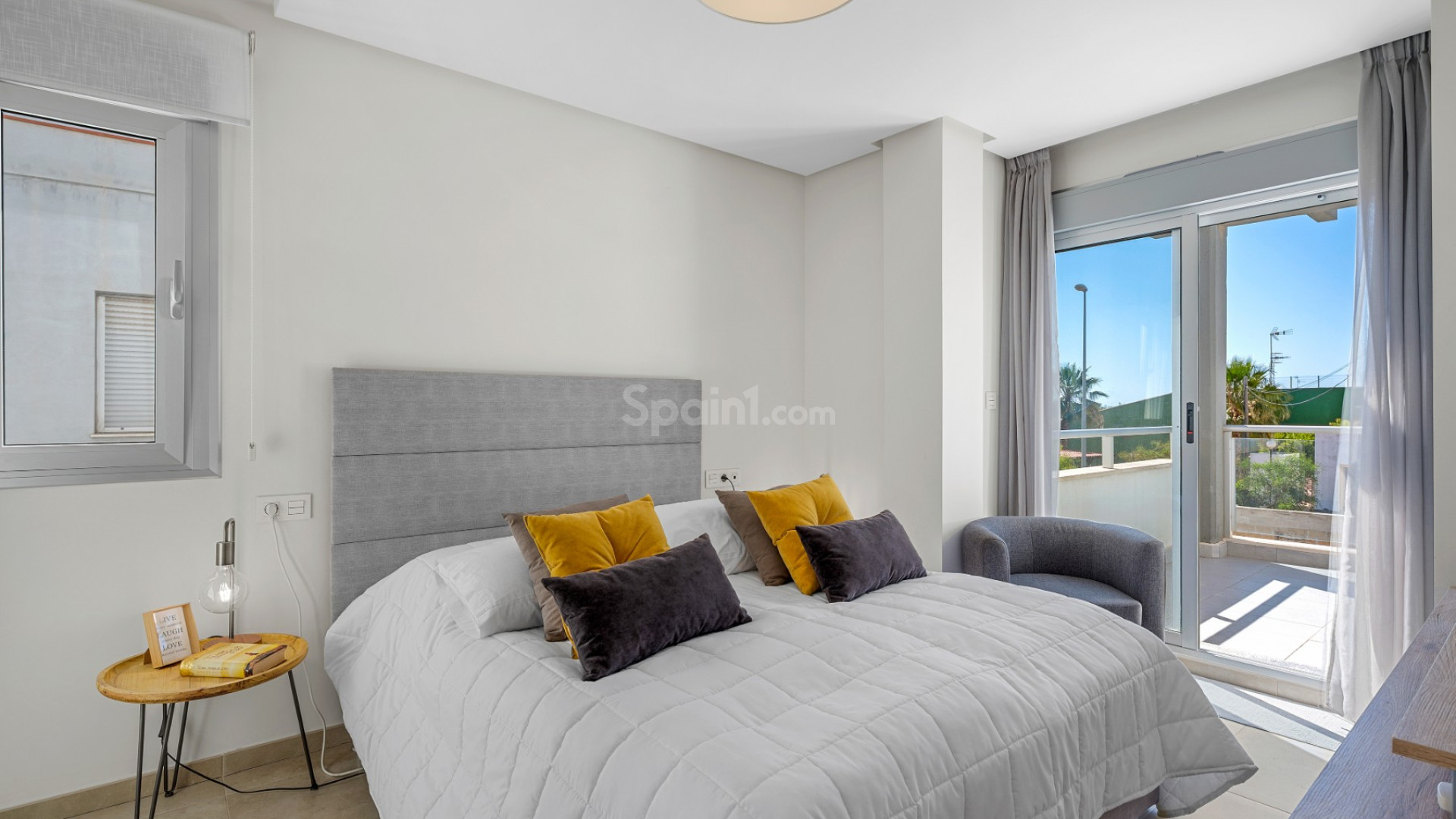Resale - Townhouse -
La Florida