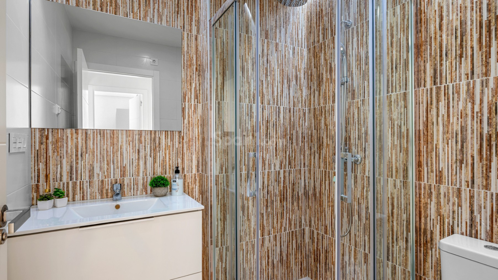 Resale - Townhouse -
La Florida