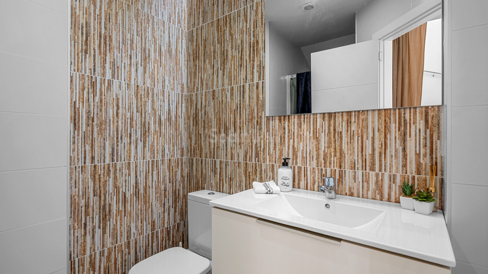 Resale - Townhouse -
La Florida