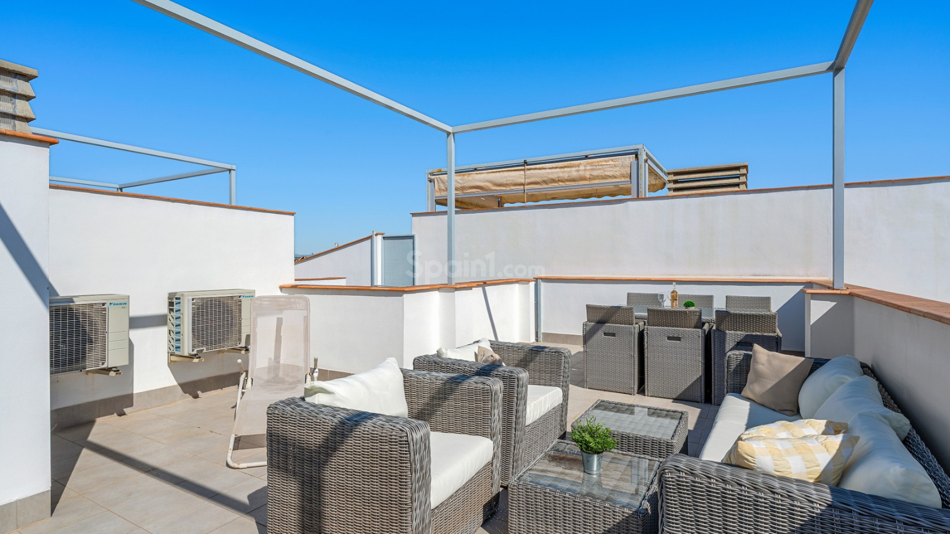 Resale - Townhouse -
La Florida
