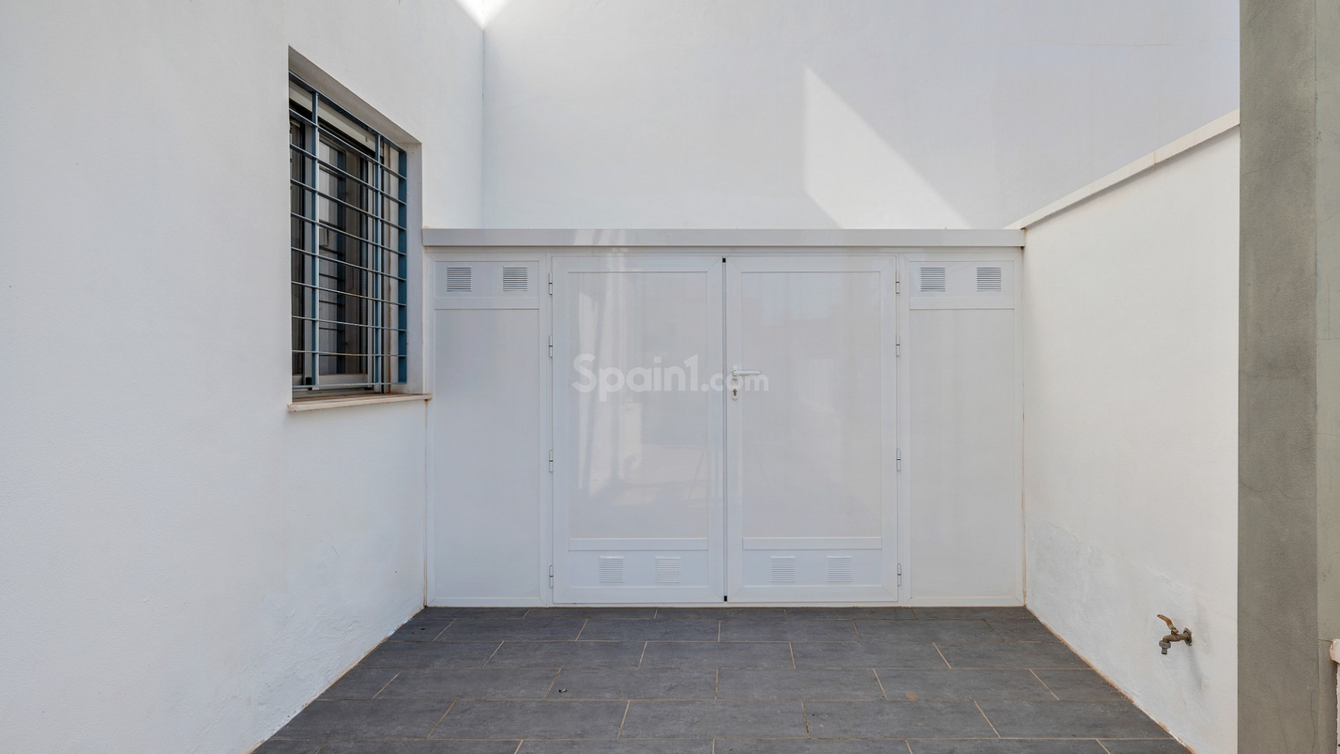 Resale - Townhouse -
La Florida
