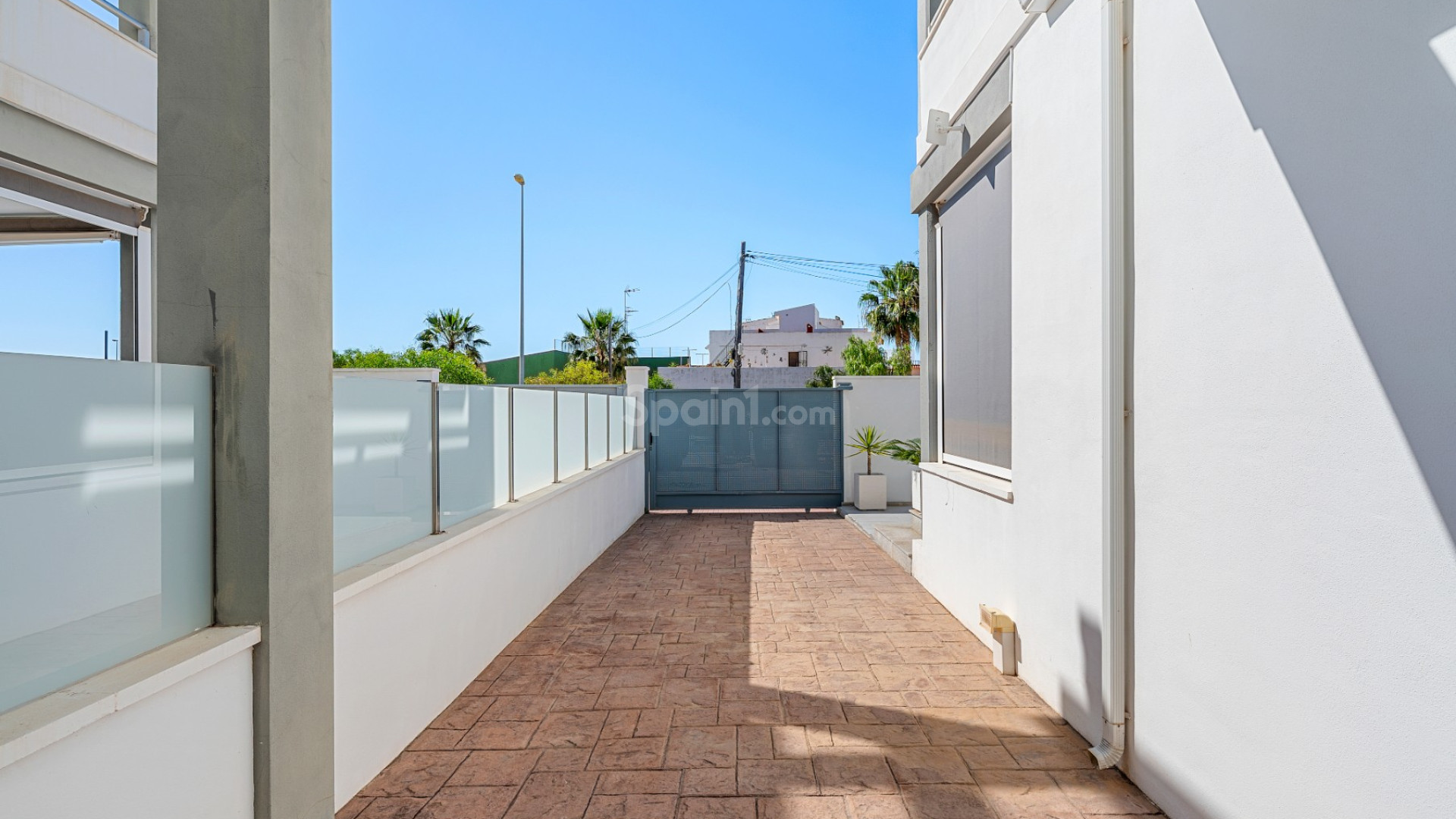Resale - Townhouse -
La Florida